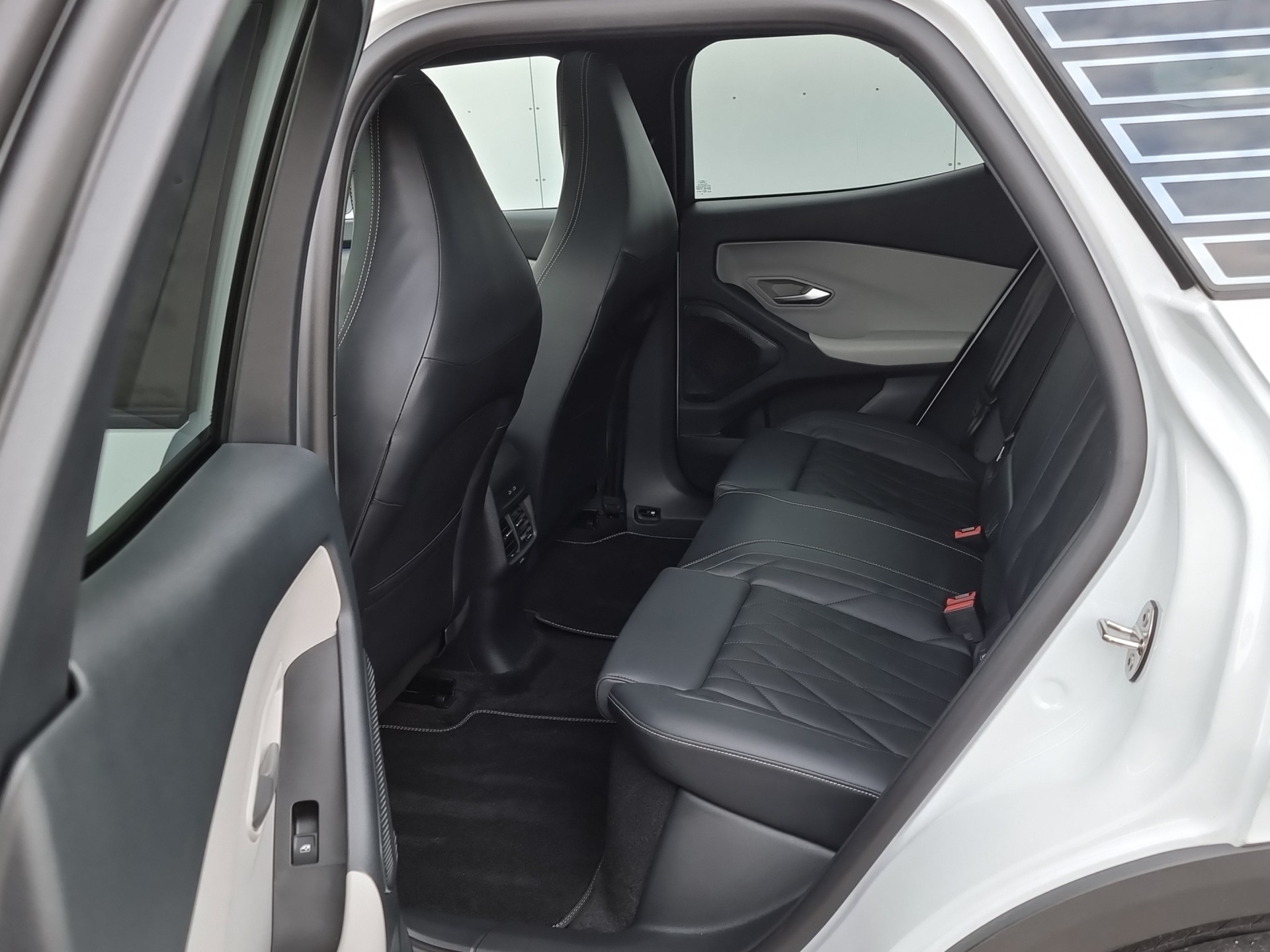 FORD Explorer Extended Range Premium AWD-image-13