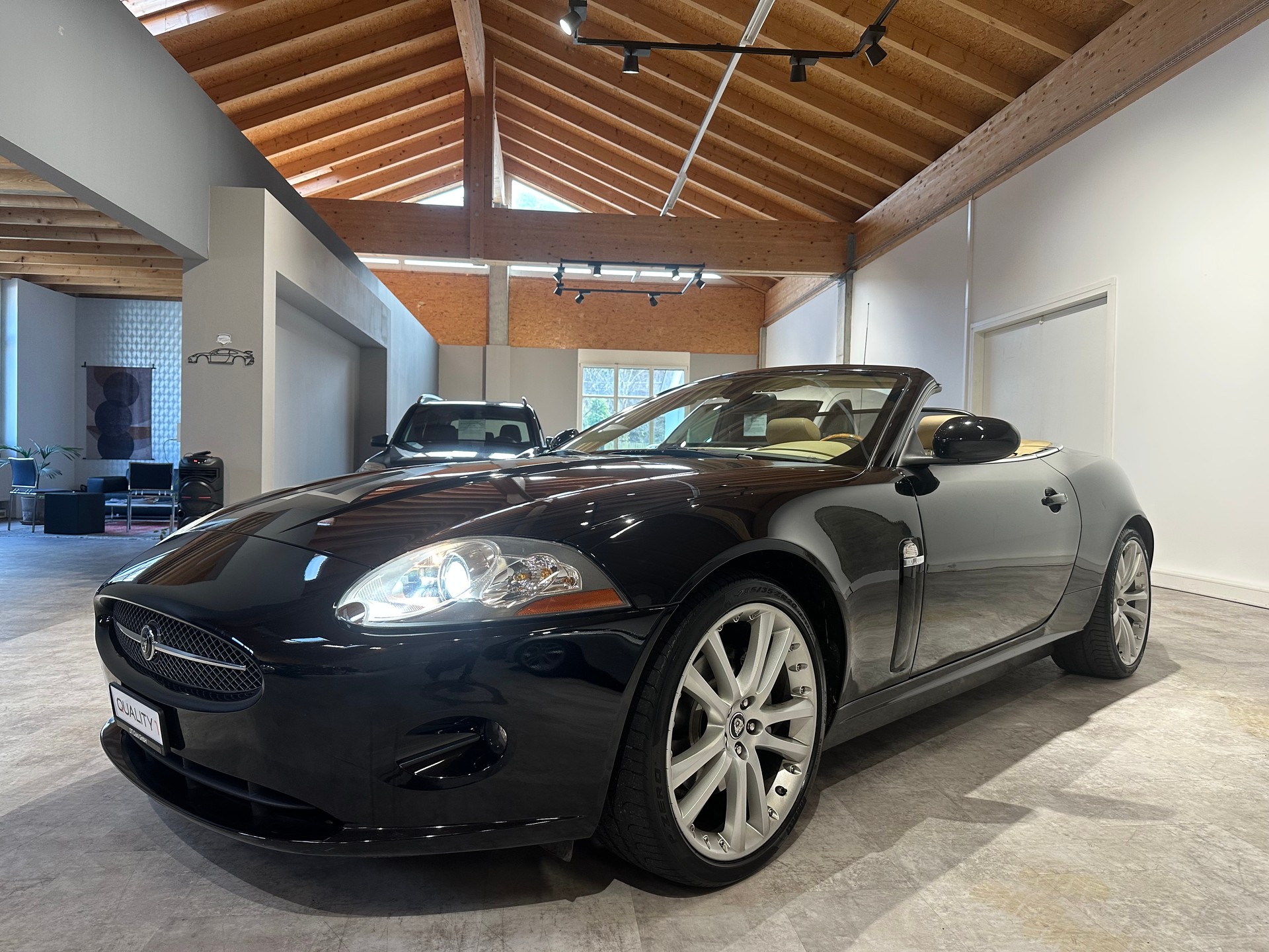 JAGUAR XK 4.2 V8 Convertible Automatic/Nahezu perfekter Zustand!Frisch ab grossem Service und frisch ab MFK!-showroom-element-1