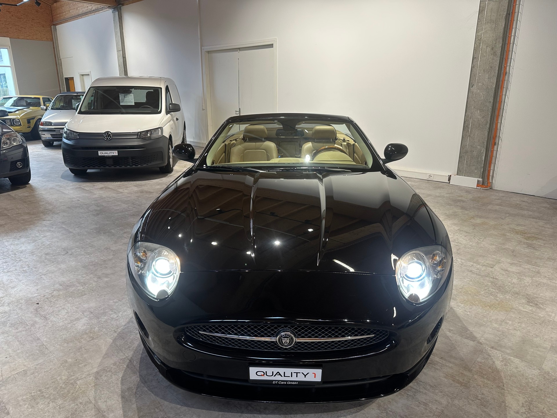 JAGUAR XK 4.2 V8 Convertible Automatic/Nahezu perfekter Zustand!Frisch ab grossem Service und frisch ab MFK!-showroom-element-3