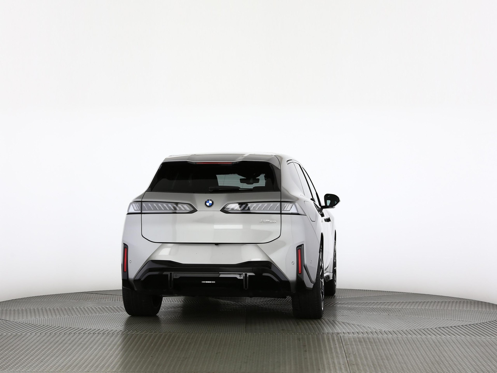 BMW iX3 50 xDrive-image-17