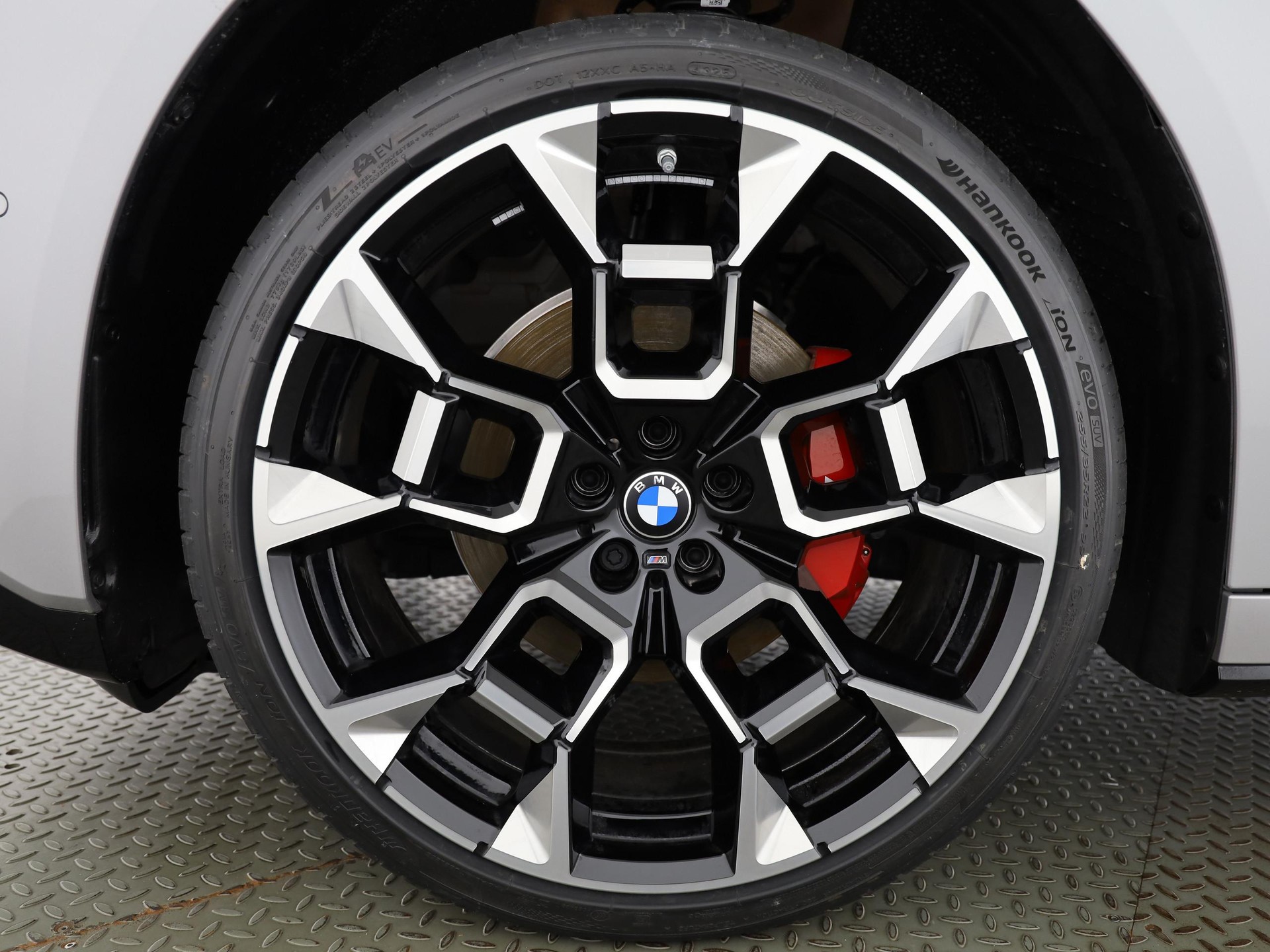 BMW iX3 50 xDrive-showroom-element-3