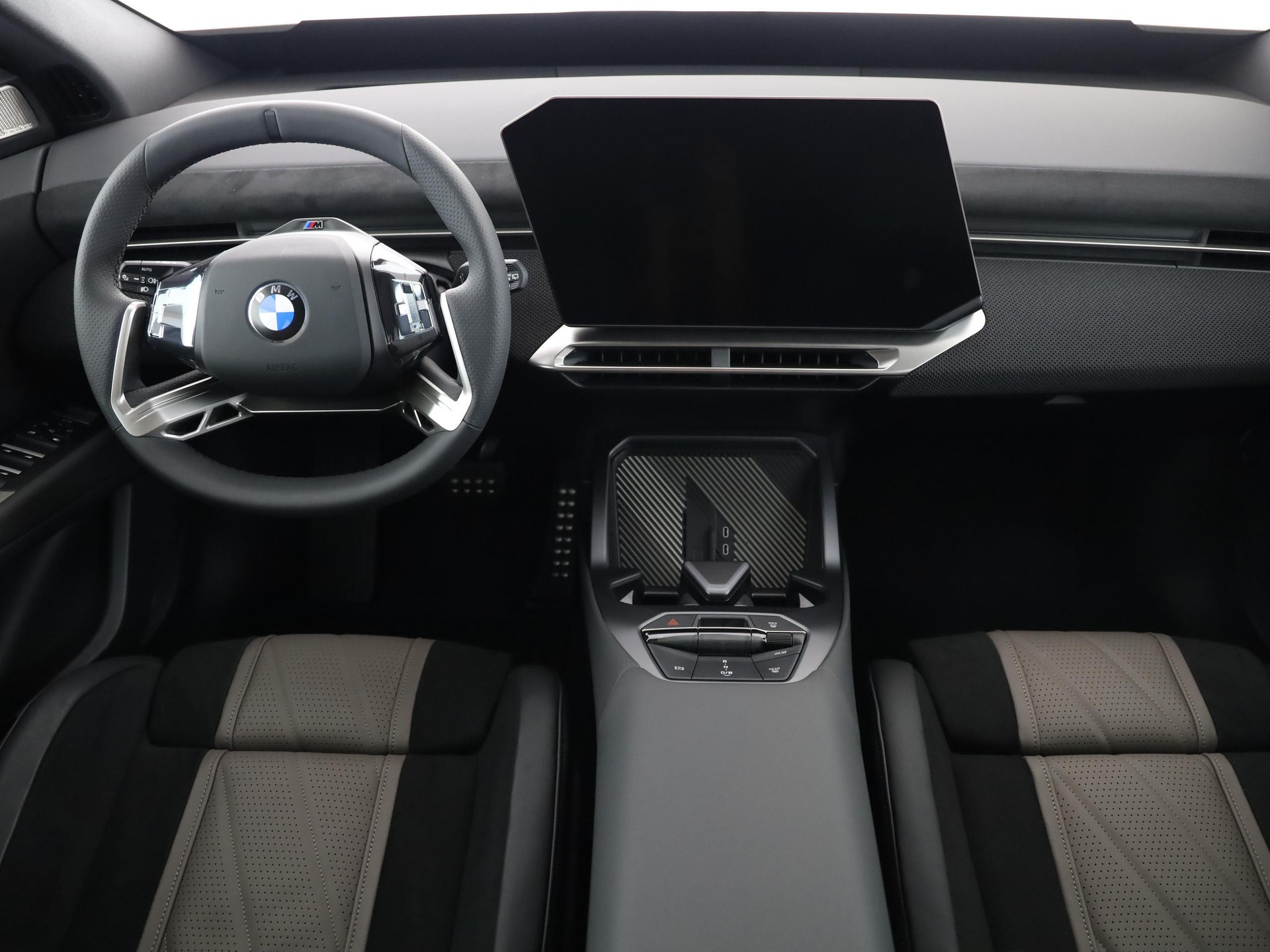 BMW iX3 50 xDrive-image-5