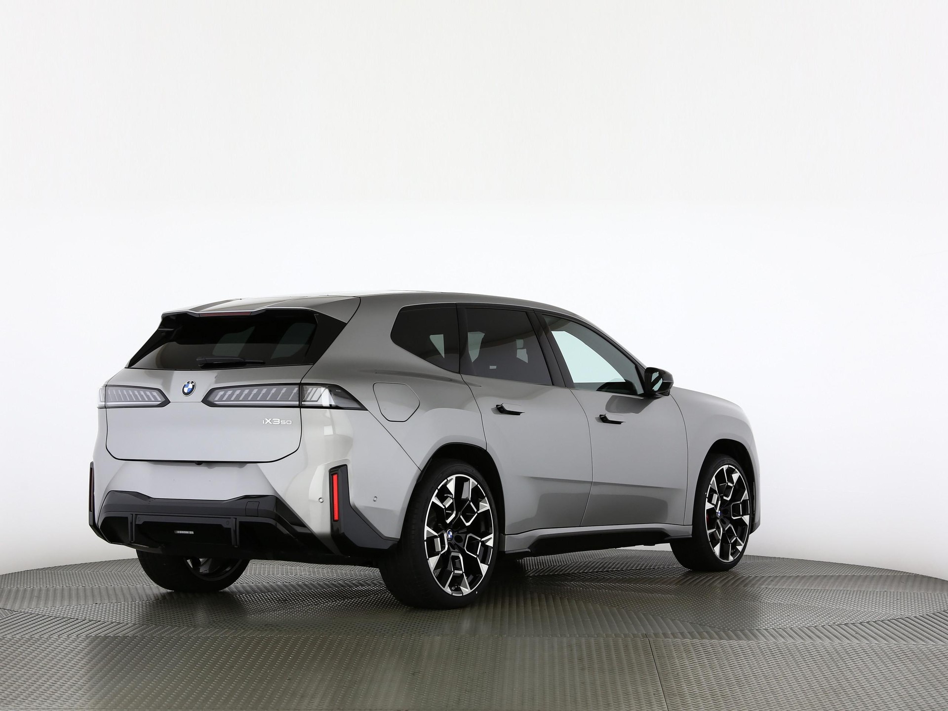 BMW iX3 50 xDrive-image-19
