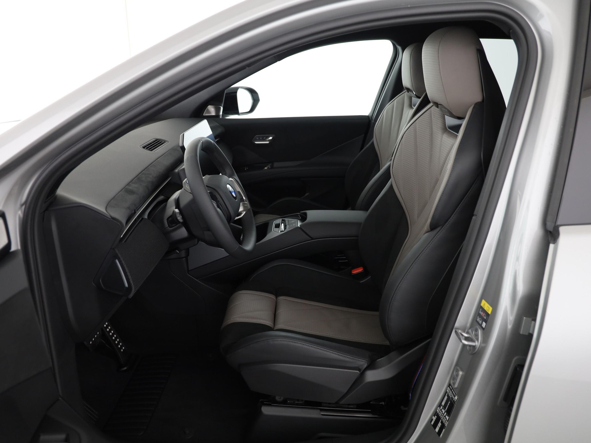BMW iX3 50 xDrive-image-4