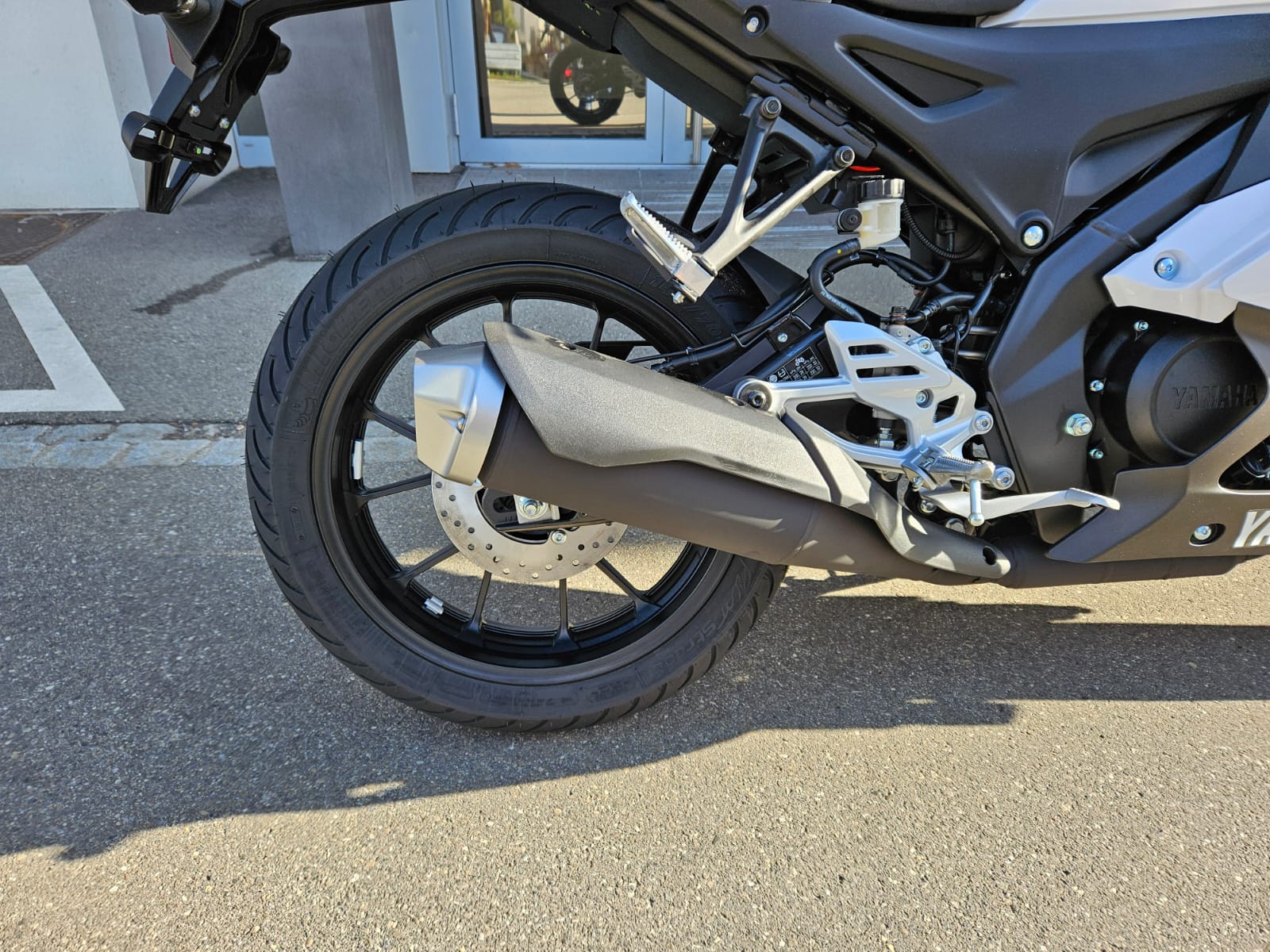 YAMAHA YZF-R 125 ABS 70th Anniversary-image-4