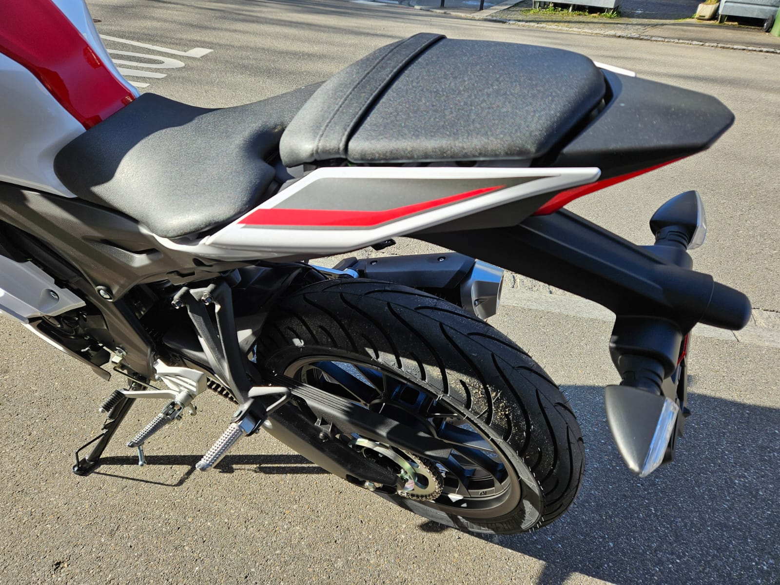 YAMAHA YZF-R 125 ABS 70th Anniversary-image-8