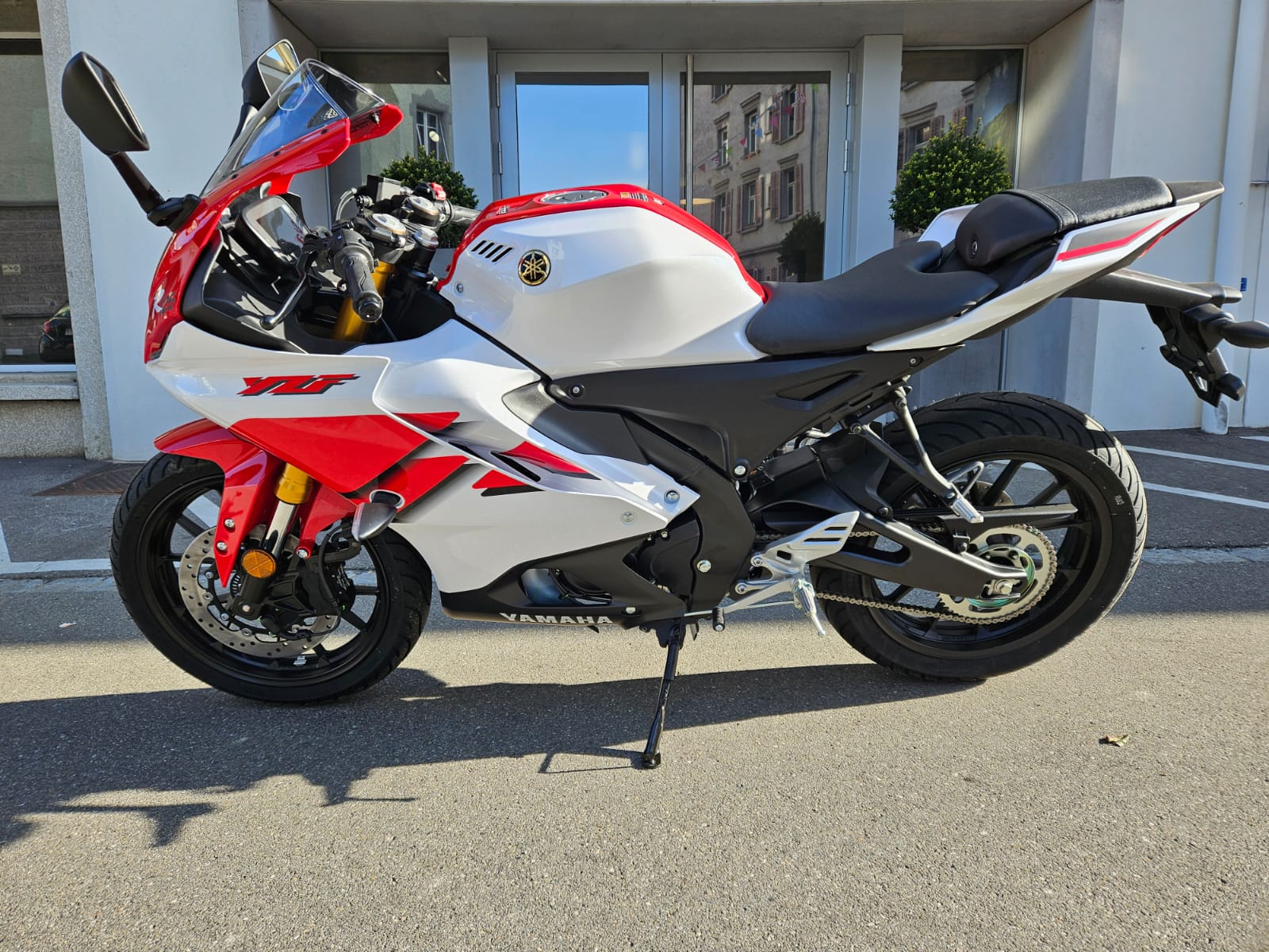 YAMAHA YZF-R 125 ABS 70th Anniversary-image-1