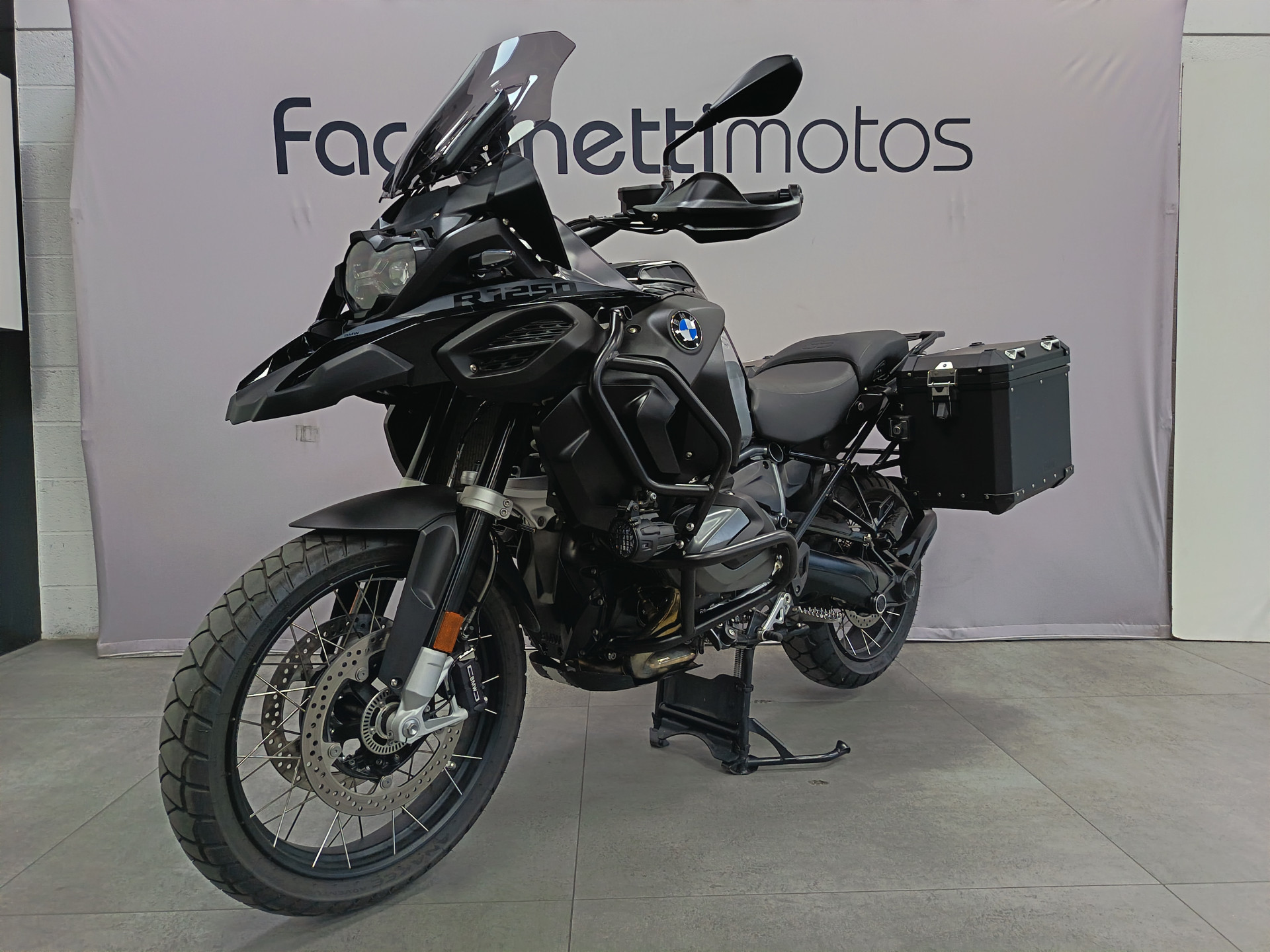BMW R 1250 GS Adventure Triple Black *** Contrat d'entretien 03.2027 ou 37.700 km ***-image-2