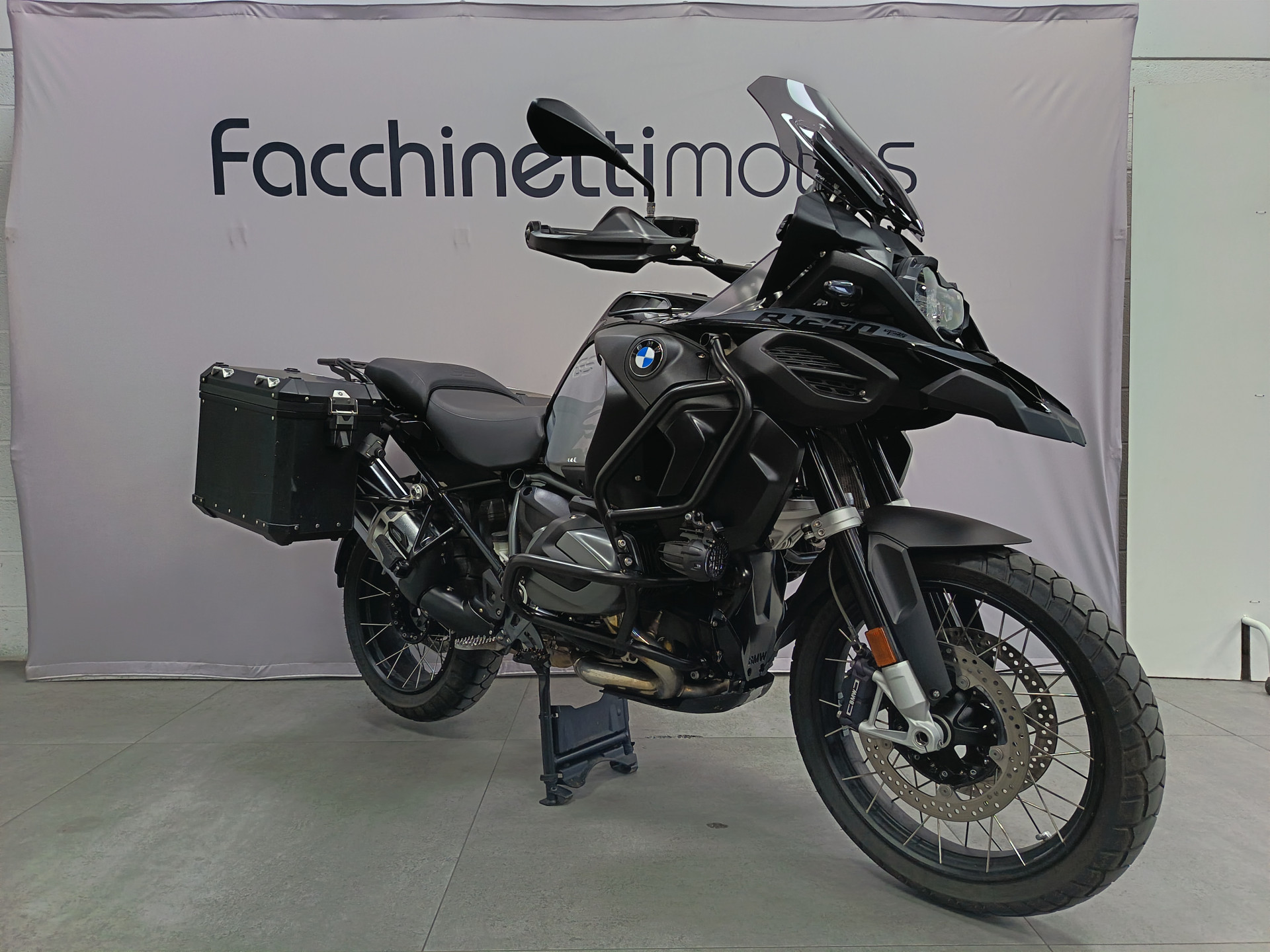 BMW R 1250 GS Adventure Triple Black *** Contrat d'entretien 03.2027 ou 37.700 km ***-image-1