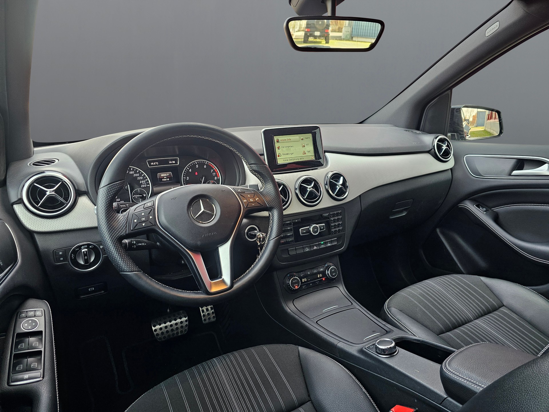 MERCEDES-BENZ B 180 7G-DCT-image-10