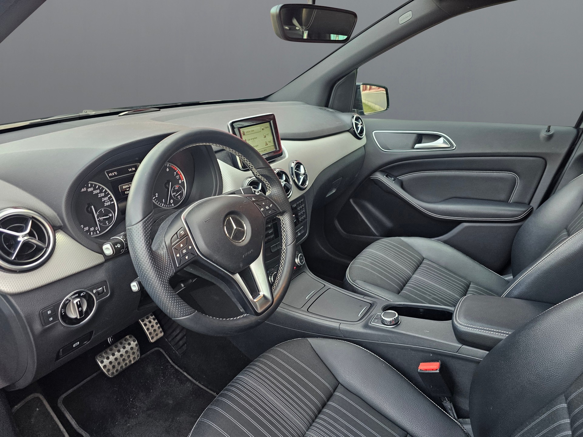 MERCEDES-BENZ B 180 7G-DCT-image-12