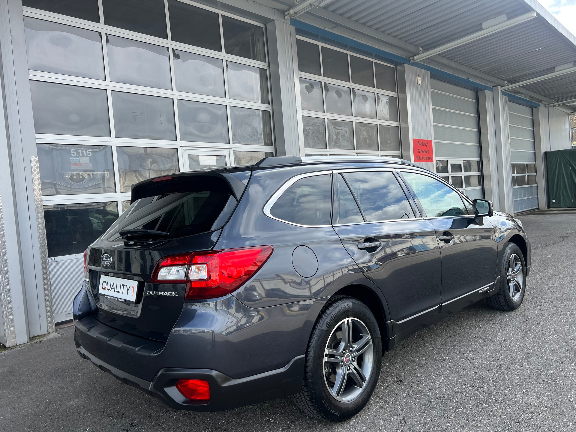 SUBARU Outback 2.5i Swiss AWD Lineartronic-image-4