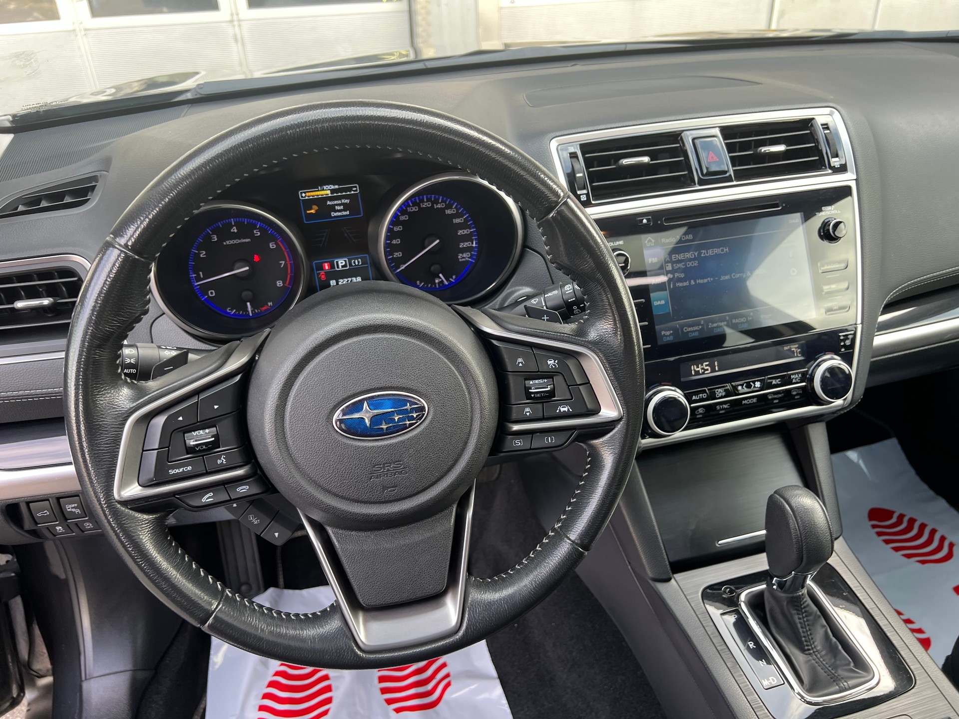 SUBARU Outback 2.5i Swiss AWD Lineartronic-image-12