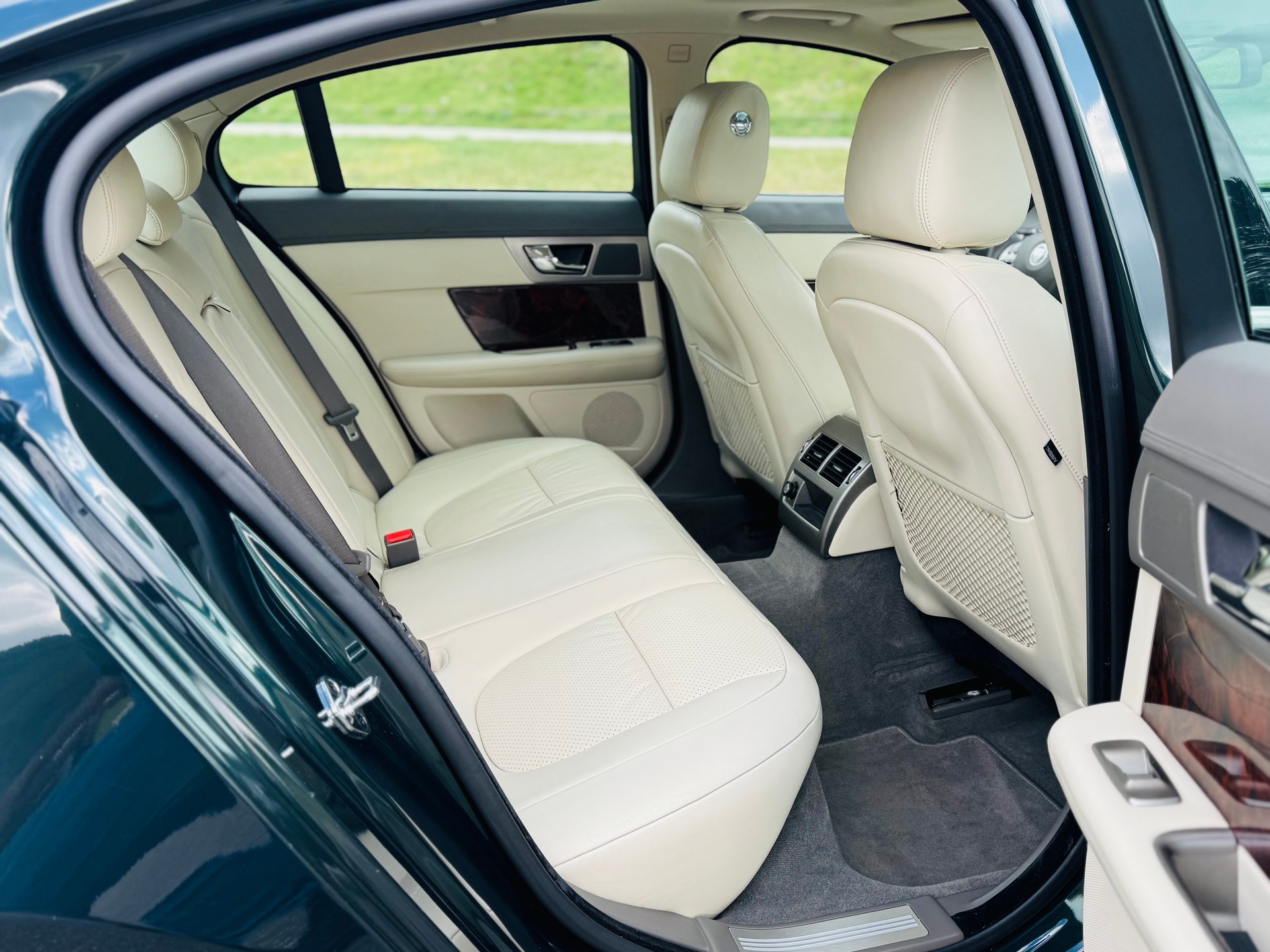 JAGUAR XF 3.0d S V6 Premium Luxury *AB MFK & Service*-image-12