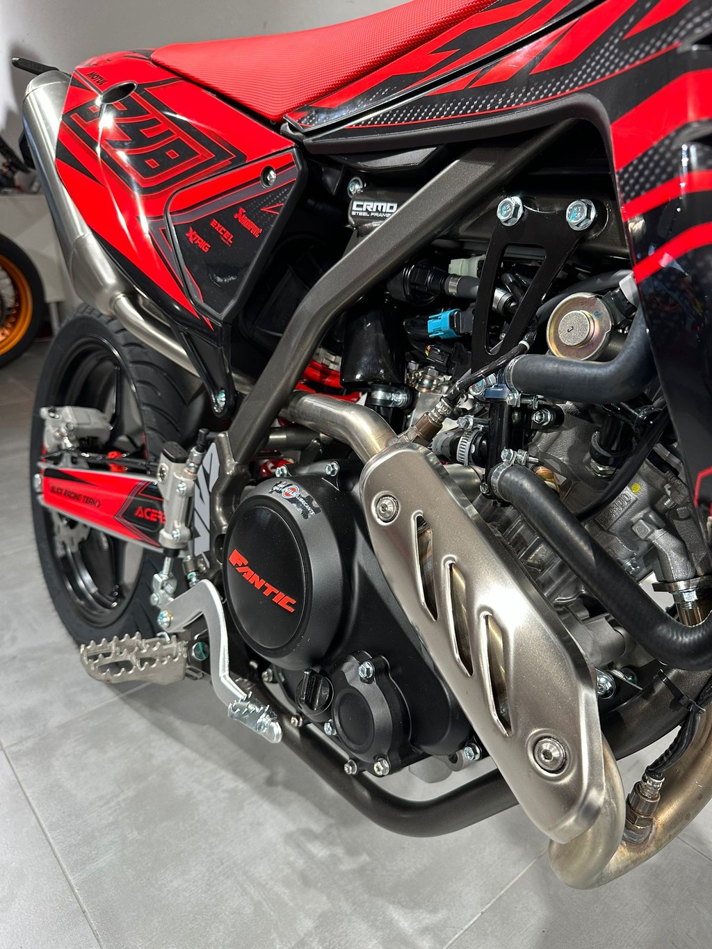 FANTIC XMF 125 Motard-image-11