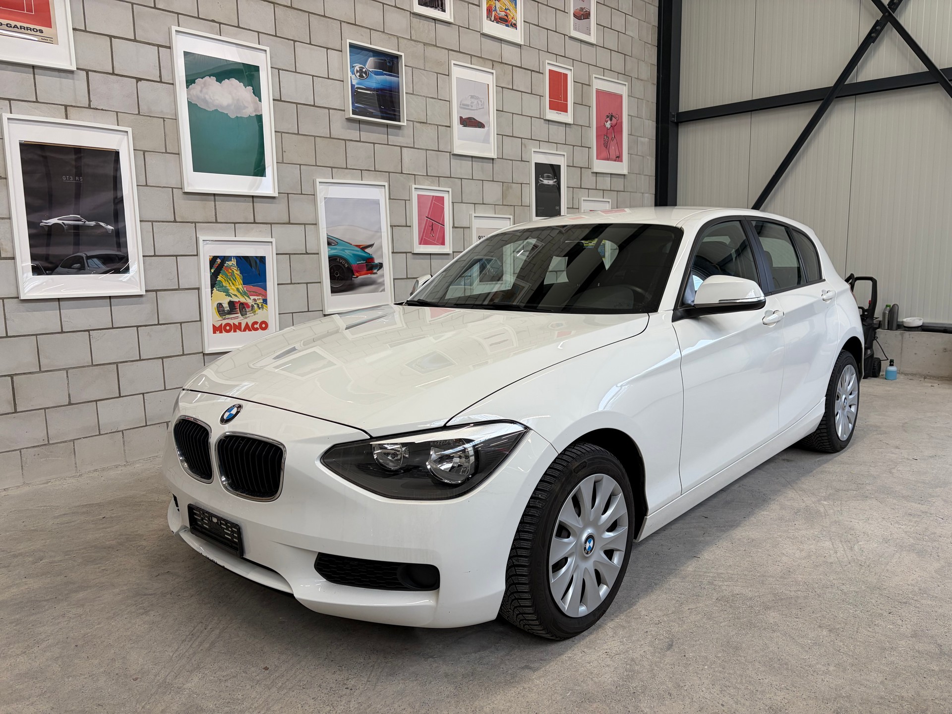 BMW 114i Business-image-1