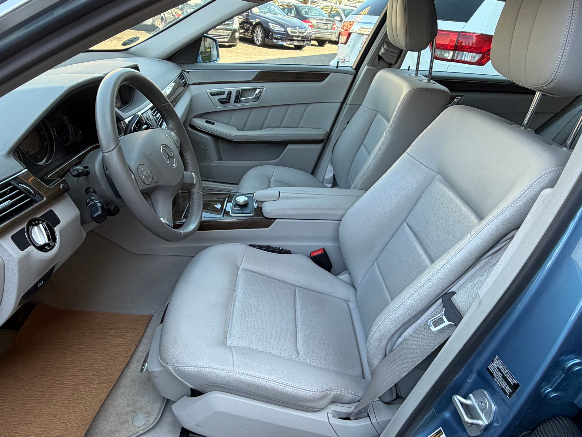 MERCEDES-BENZ E 350 Avantgarde 4Matic 7G-Tronic-image-11