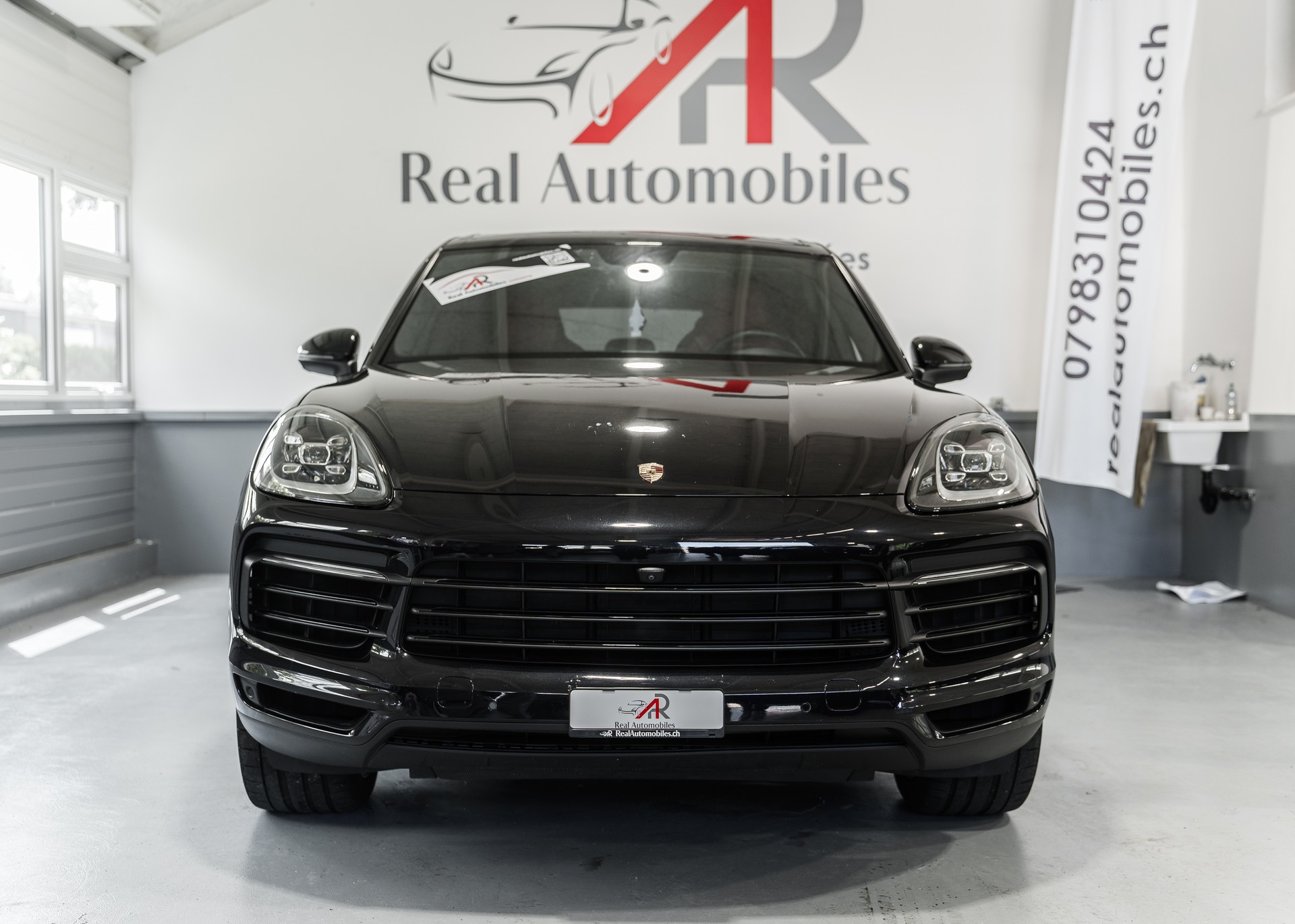 PORSCHE Cayenne S Fullblack-image-2