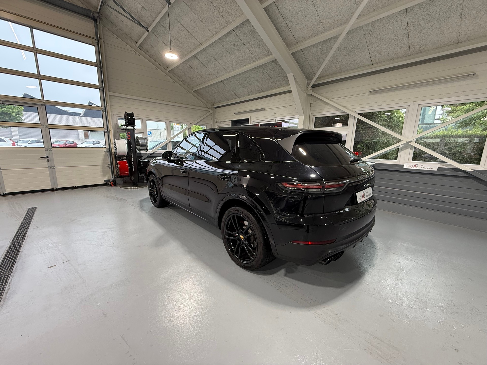 PORSCHE Cayenne S Fullblack-image-15