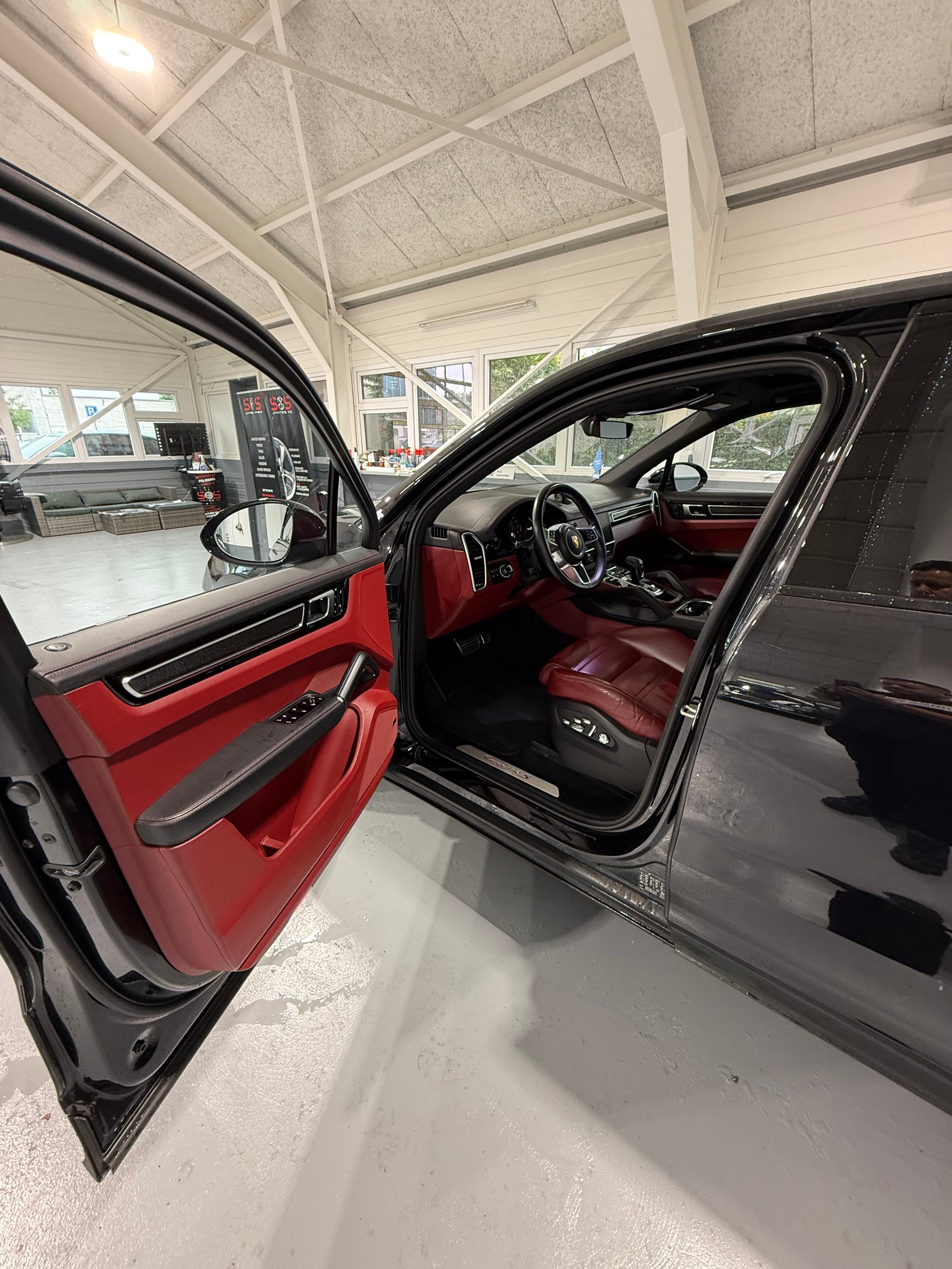 PORSCHE Cayenne S Fullblack-image-7