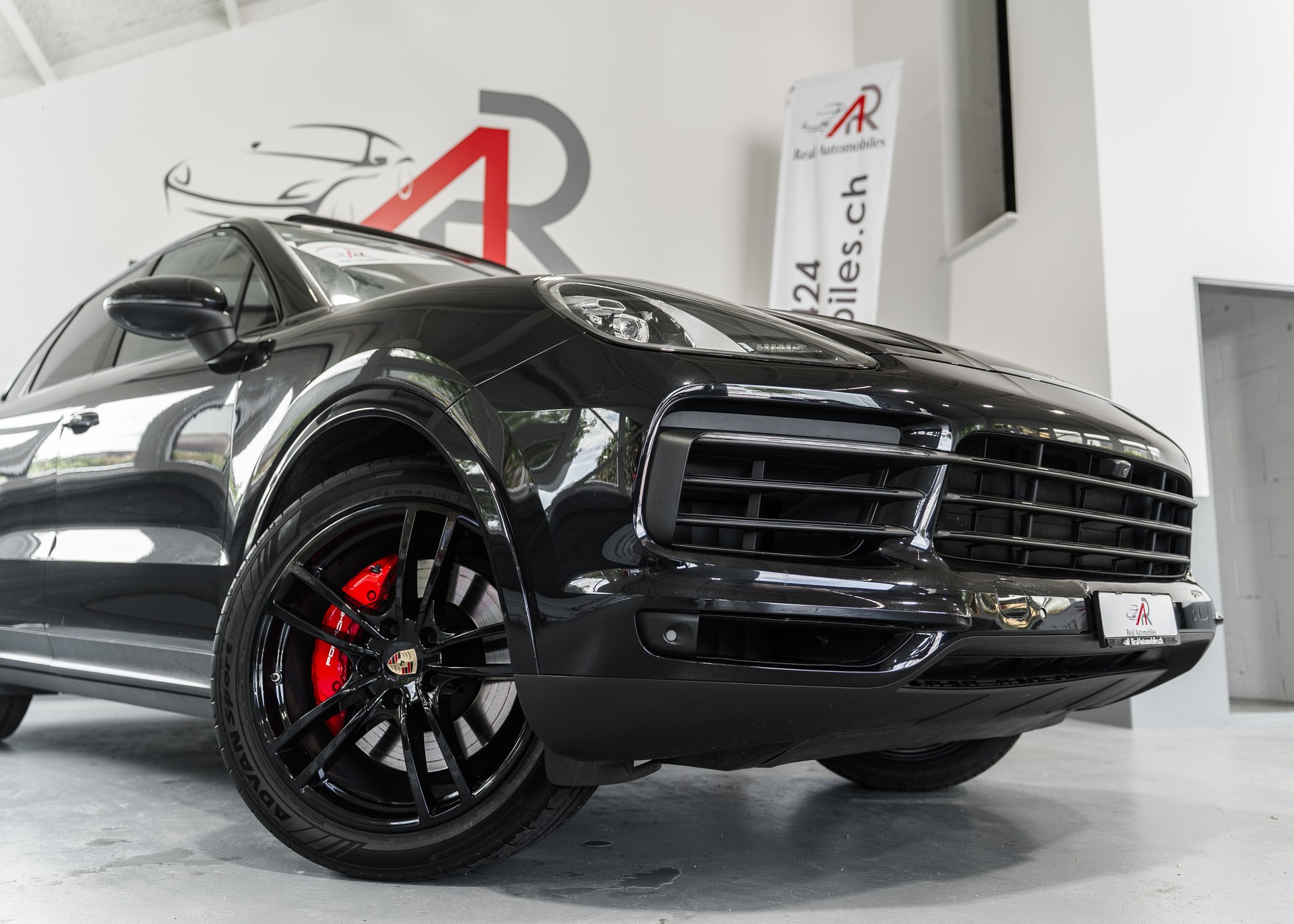 PORSCHE Cayenne S Fullblack-image-3
