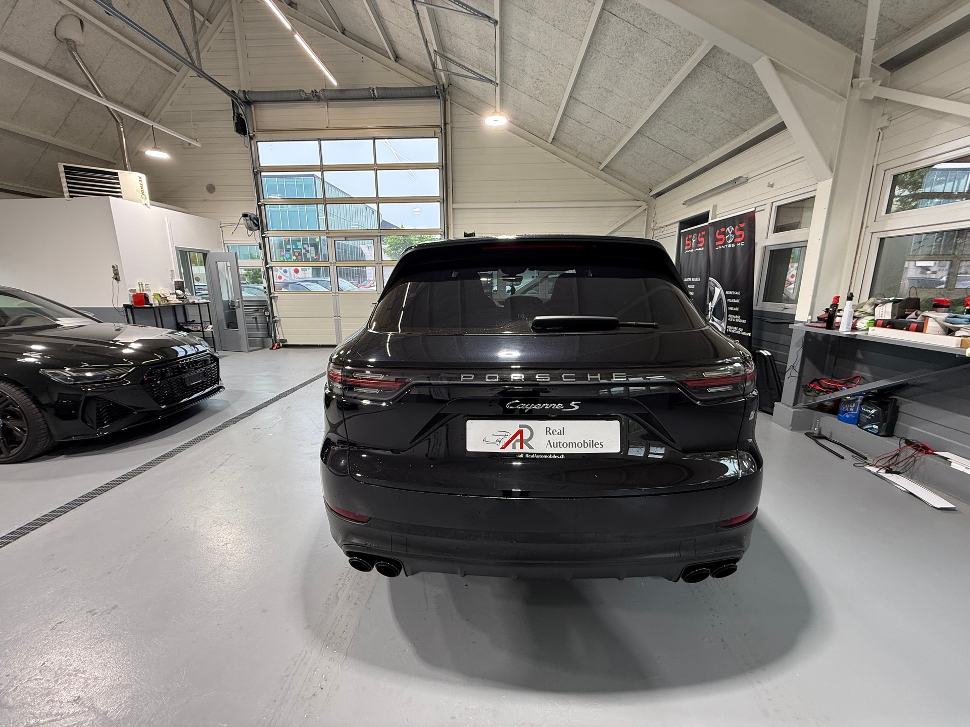 PORSCHE Cayenne S Fullblack-image-14