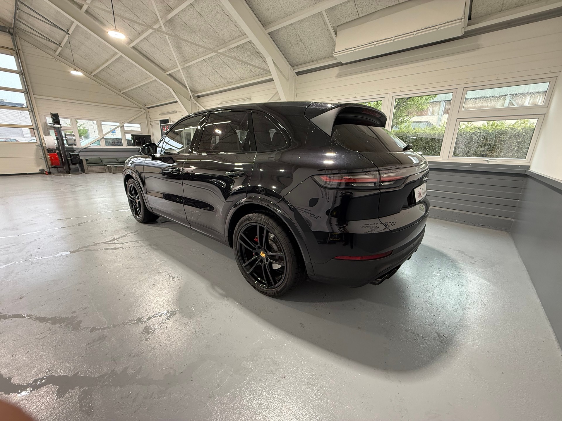 PORSCHE Cayenne S Fullblack-image-5