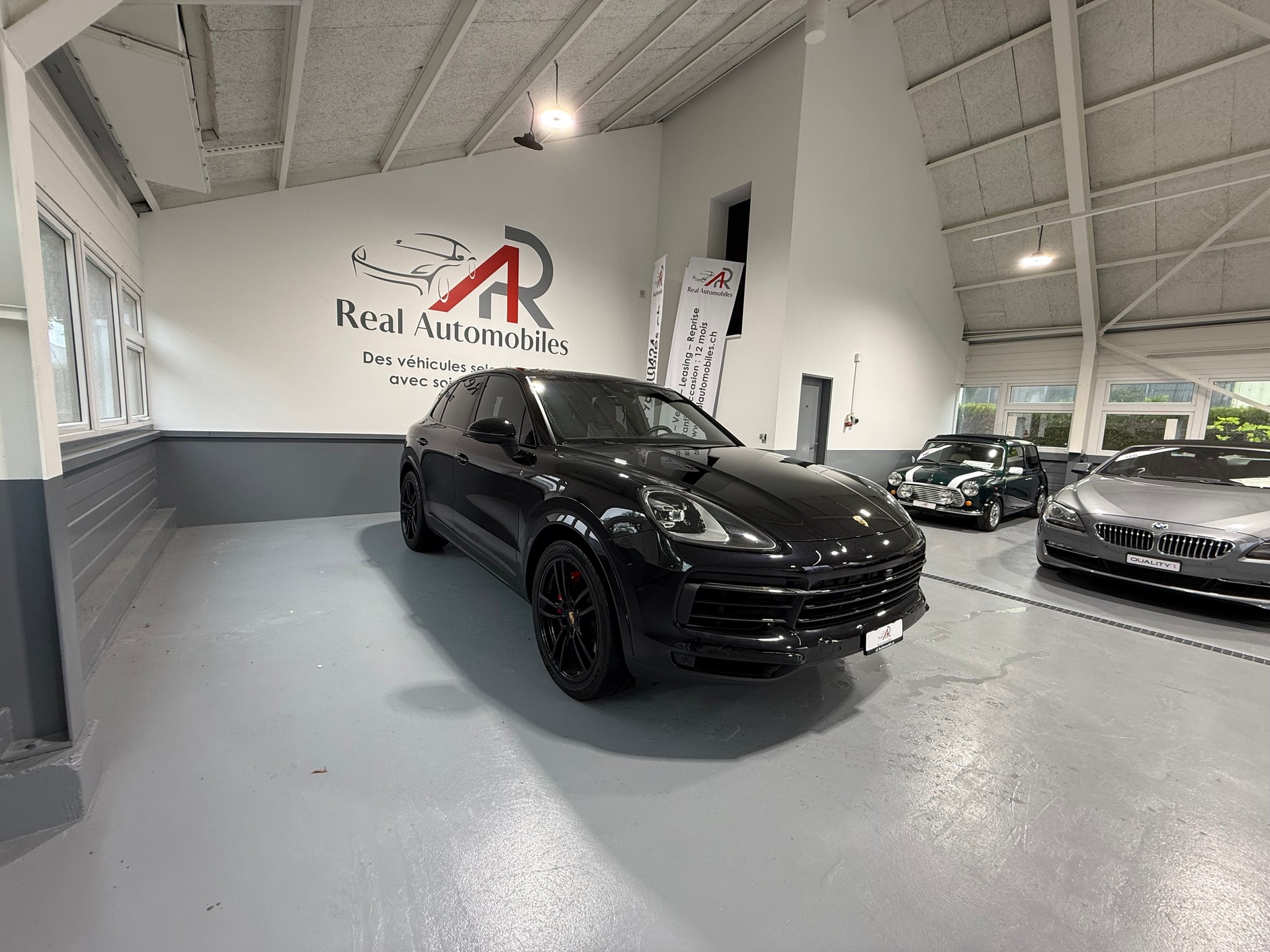 PORSCHE Cayenne S Fullblack-image-2