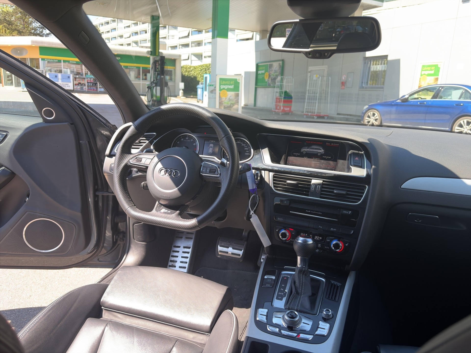 AUDI RS4 Avant 4.2 FSI V8 quattro S-tronic-image-15