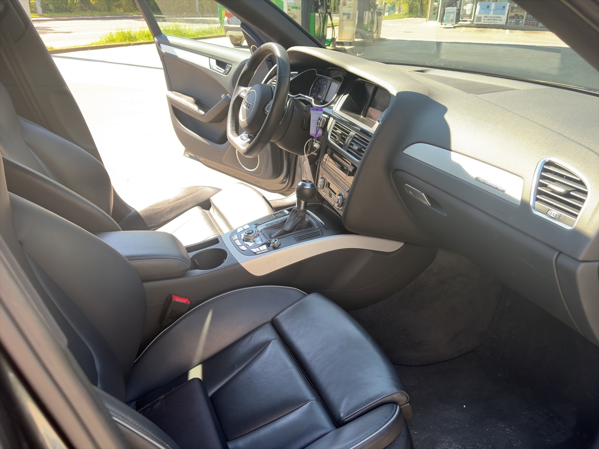 AUDI RS4 Avant 4.2 FSI V8 quattro S-tronic-image-14