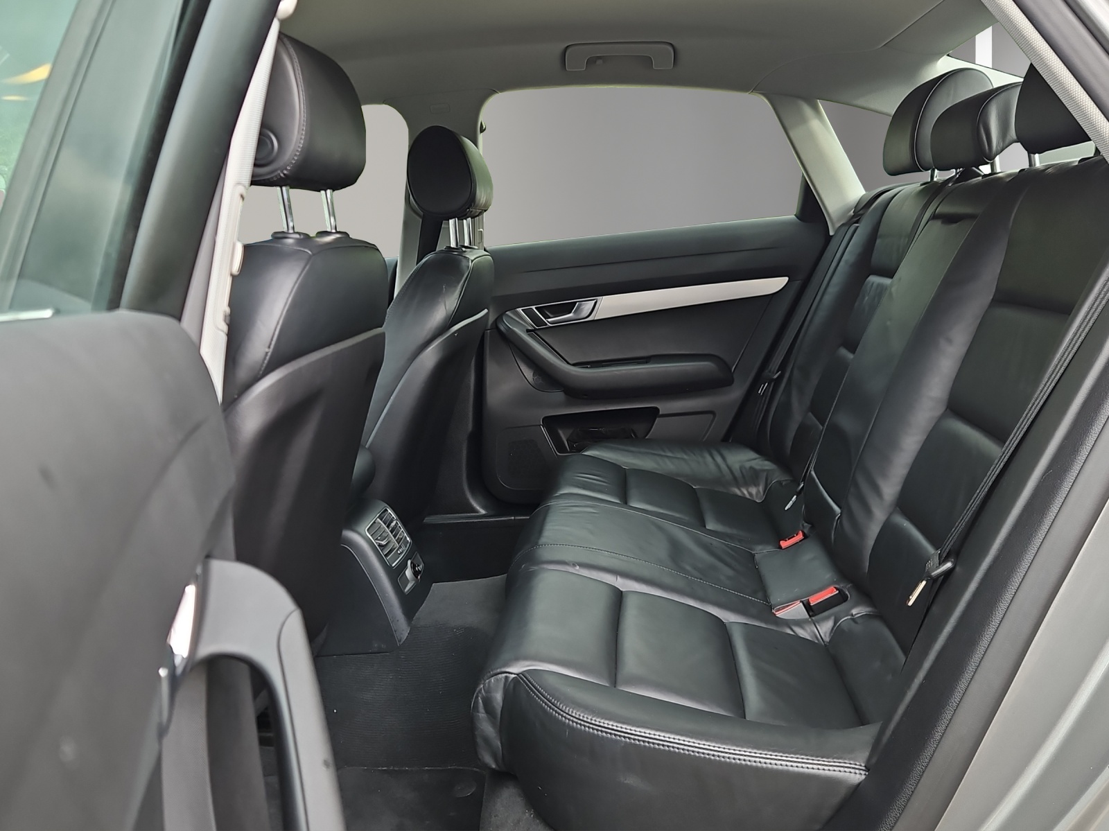 AUDI A6 Limousine 2.4 V6-image-13