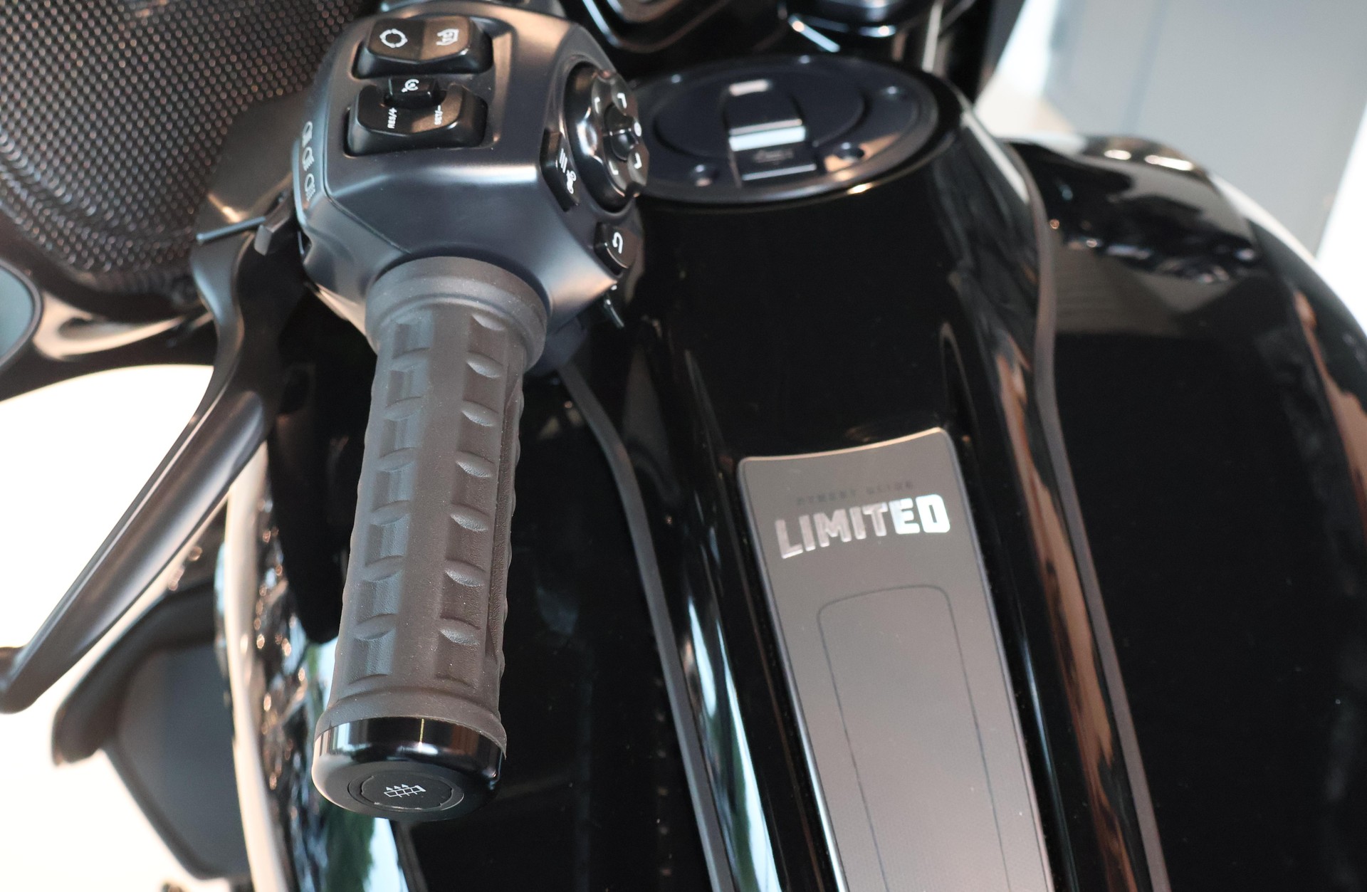 HARLEY-DAVIDSON FLHXL Street Glide 117ci-image-4