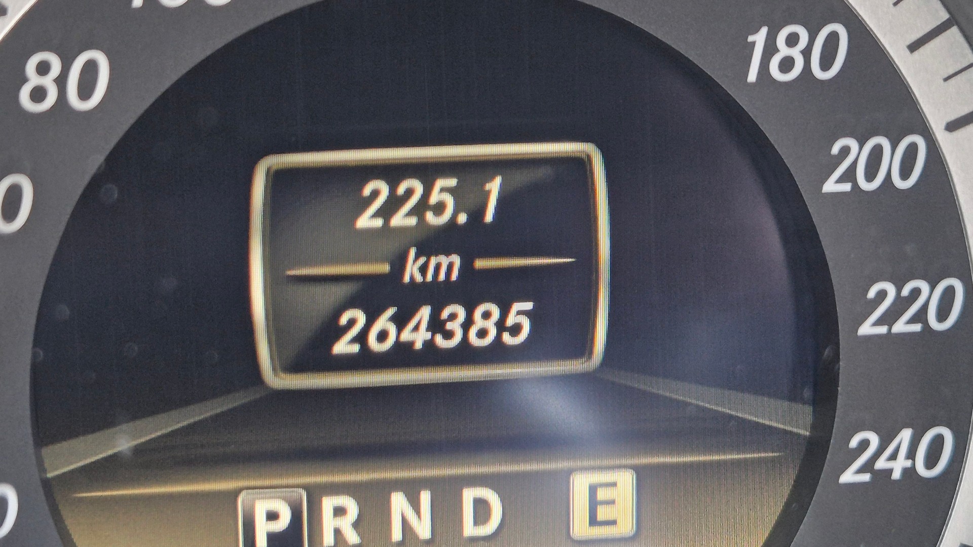 MERCEDES-BENZ E 250 CDI BlueEfficiency Elégance 4Matic 7G-Tronic-image-12