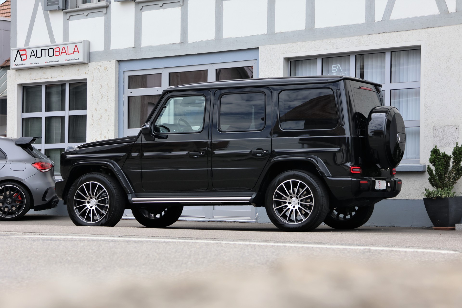 MERCEDES-BENZ G 350 d AMG Line 9G-Tronic (CH) "G Manufaktur"-showroom-element-3