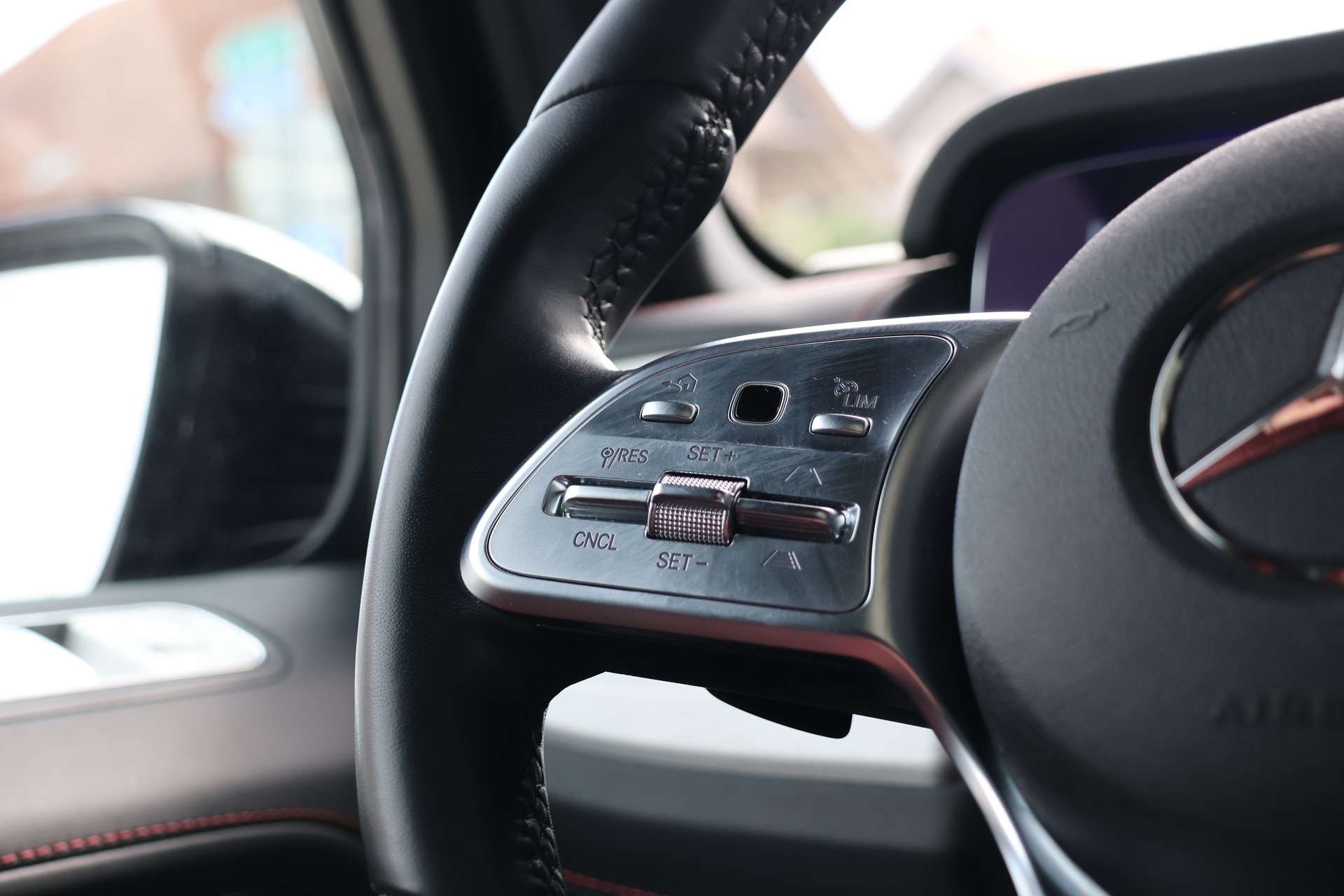 MERCEDES-BENZ G 350 d AMG Line 9G-Tronic (CH) "G Manufaktur"-image-16