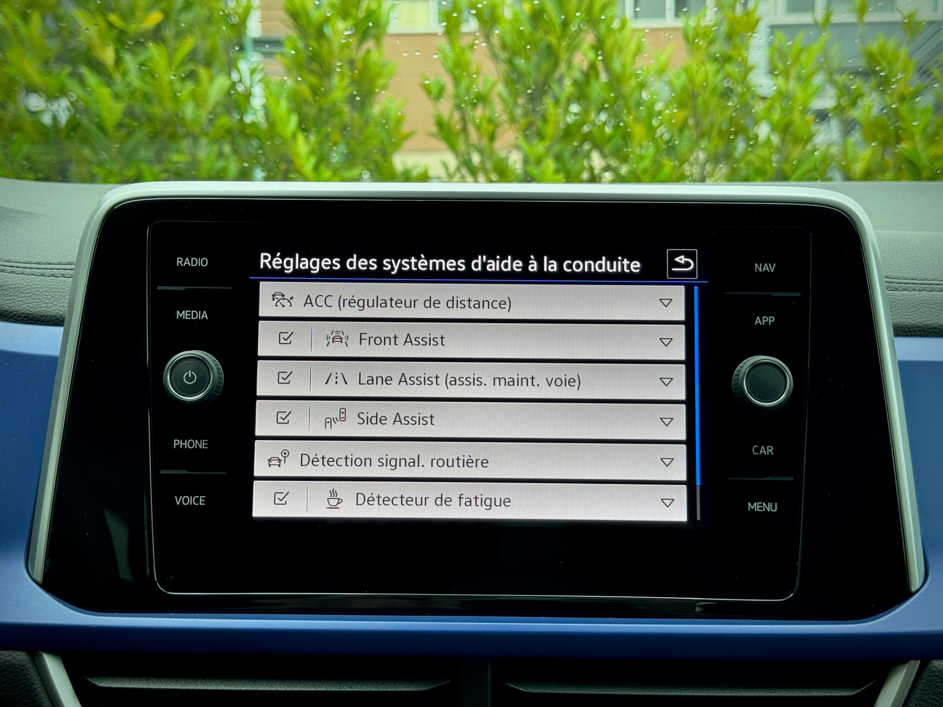 VW T-Roc 2.0 TSI R DSG 4Motion - Véhicule Suisse (CH)-image-10