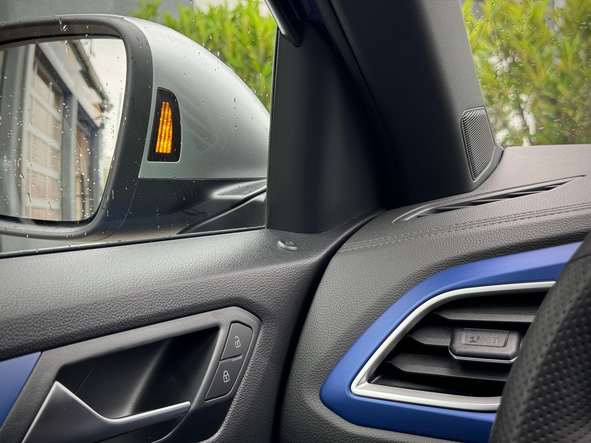 VW T-Roc 2.0 TSI R DSG 4Motion - Véhicule Suisse (CH)-image-13