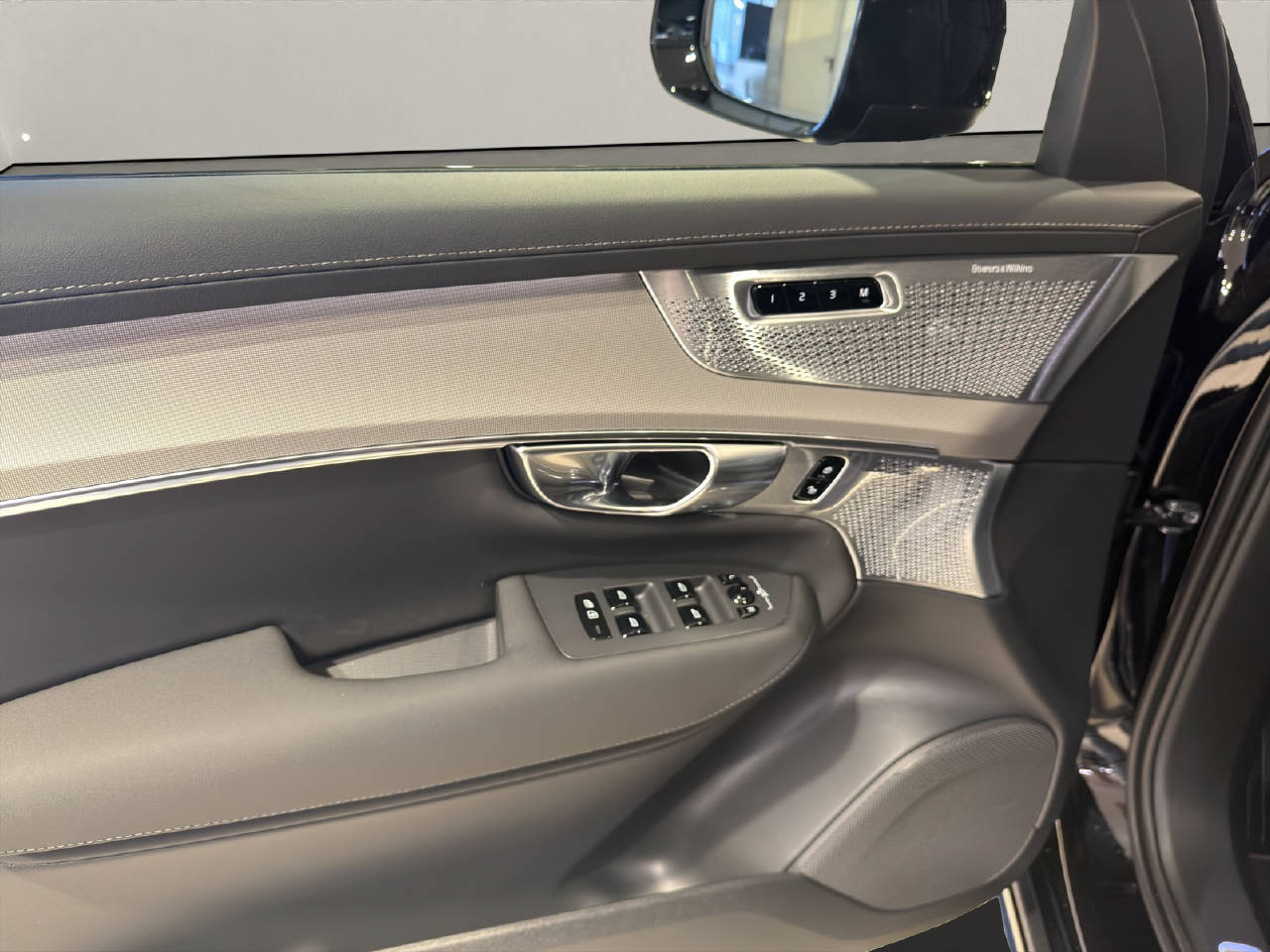 VOLVO XC90 2.0 T8 TE Black Edition eAWD-image-16