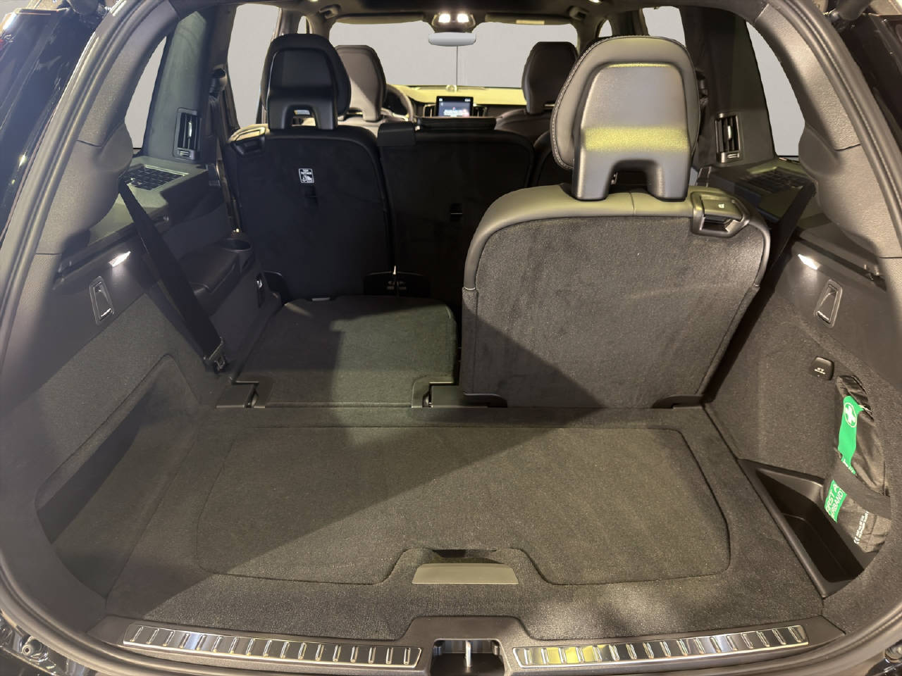 VOLVO XC90 2.0 T8 TE Black Edition eAWD-image-8