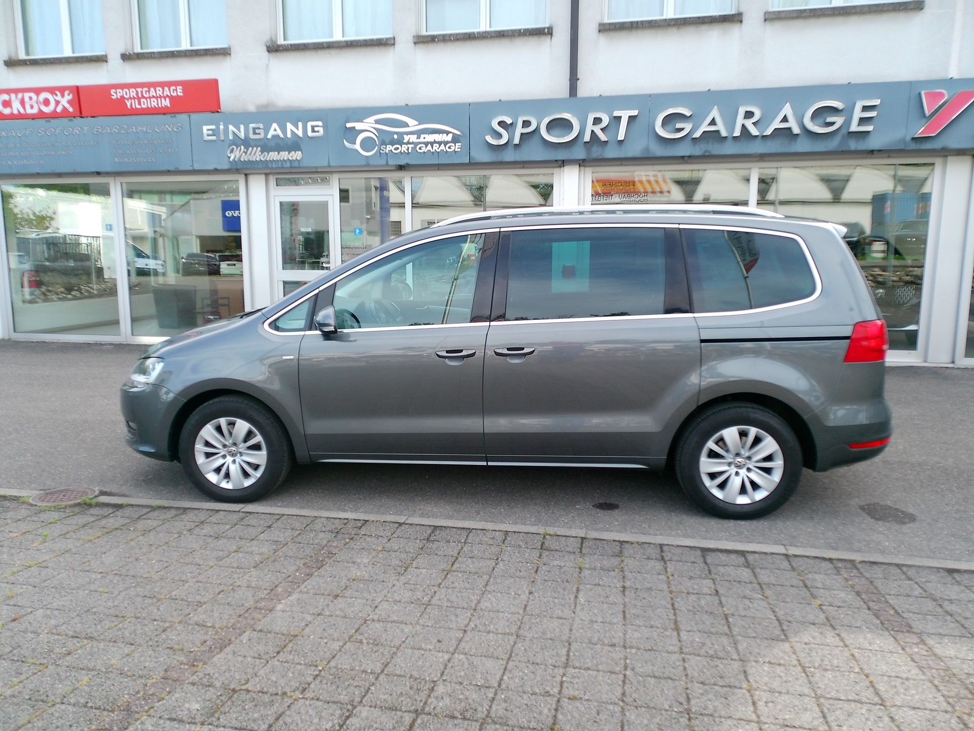 VW Sharan 2.0 TDI BlueMotion Technology Cup 4Motion-image-7