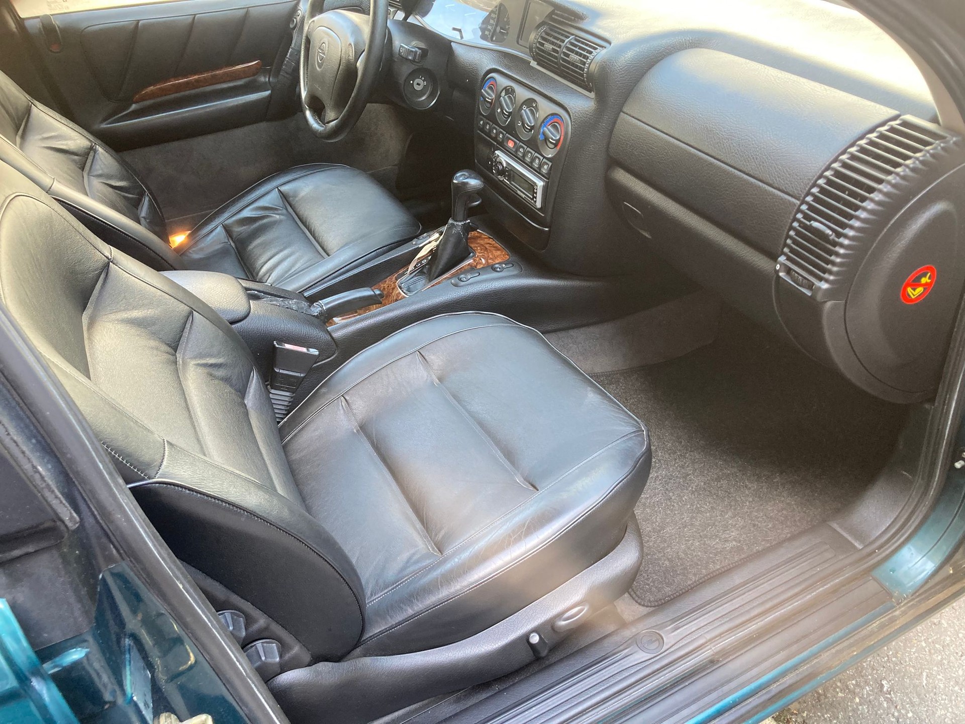 OPEL Omega 3.0i MV6 A-image-11