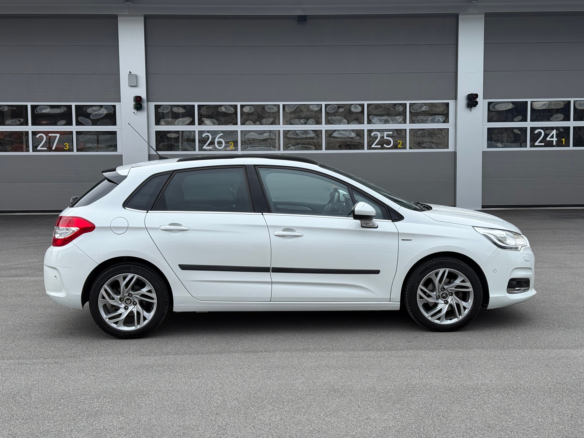 CITROEN C4 Berline 1.6 e-HDi Exclusive EGS6-showroom-element-2