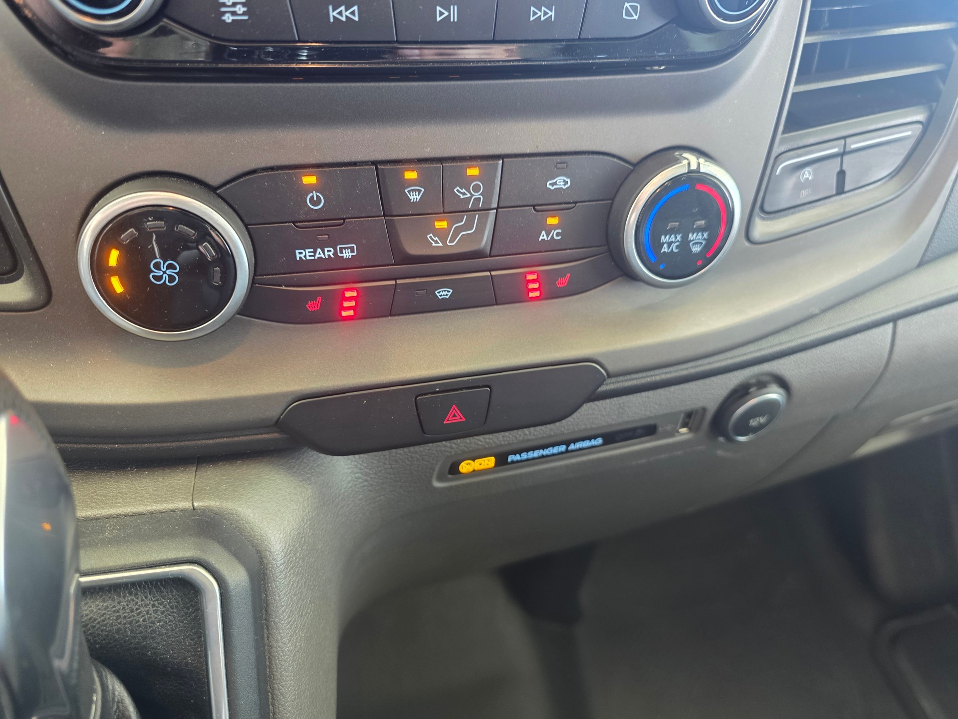 FORD Transit Custom Van 300 L1H1 Trend A-image-15
