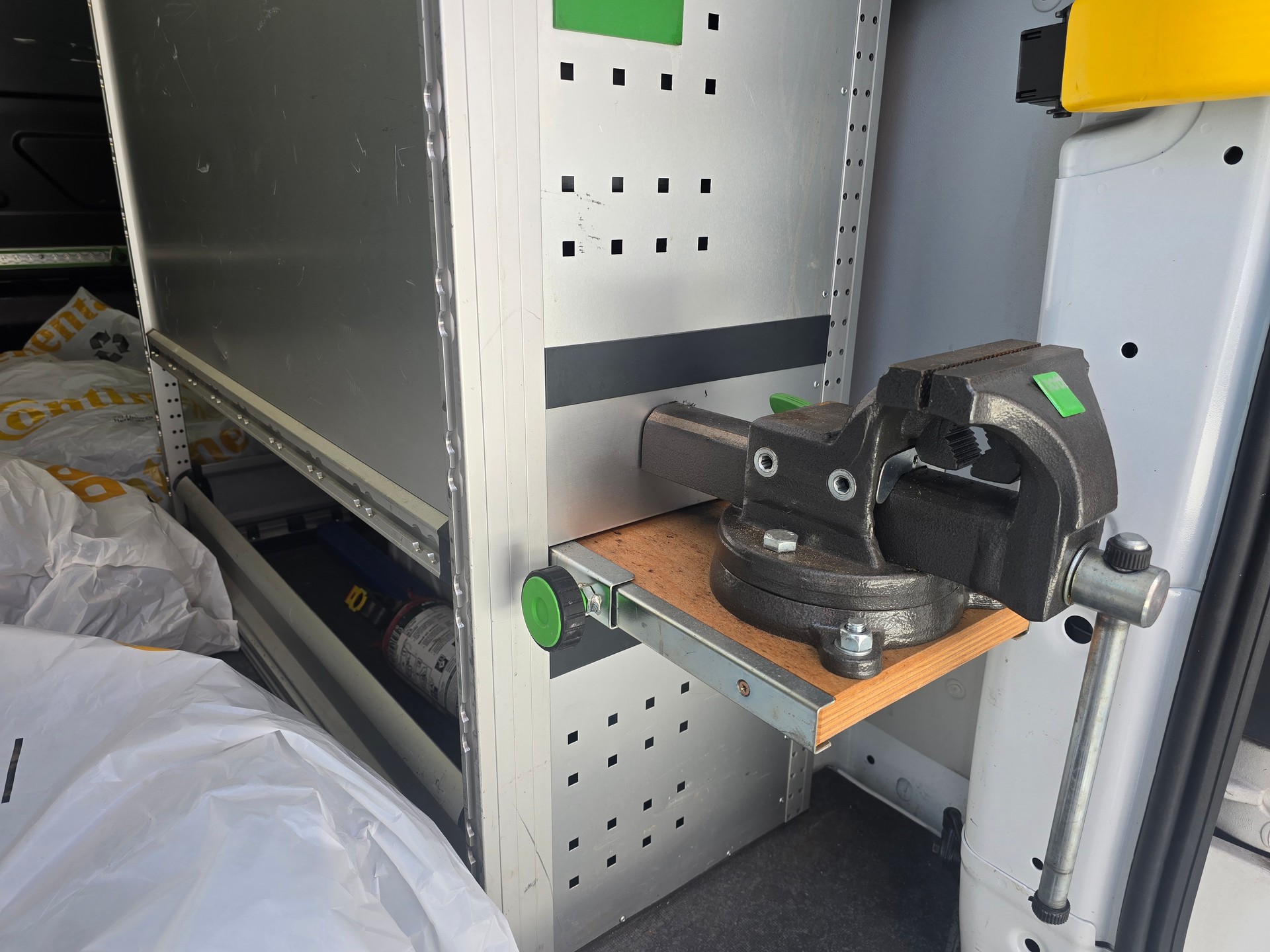 FORD Transit Custom Van 300 L1H1 Trend A-image-23