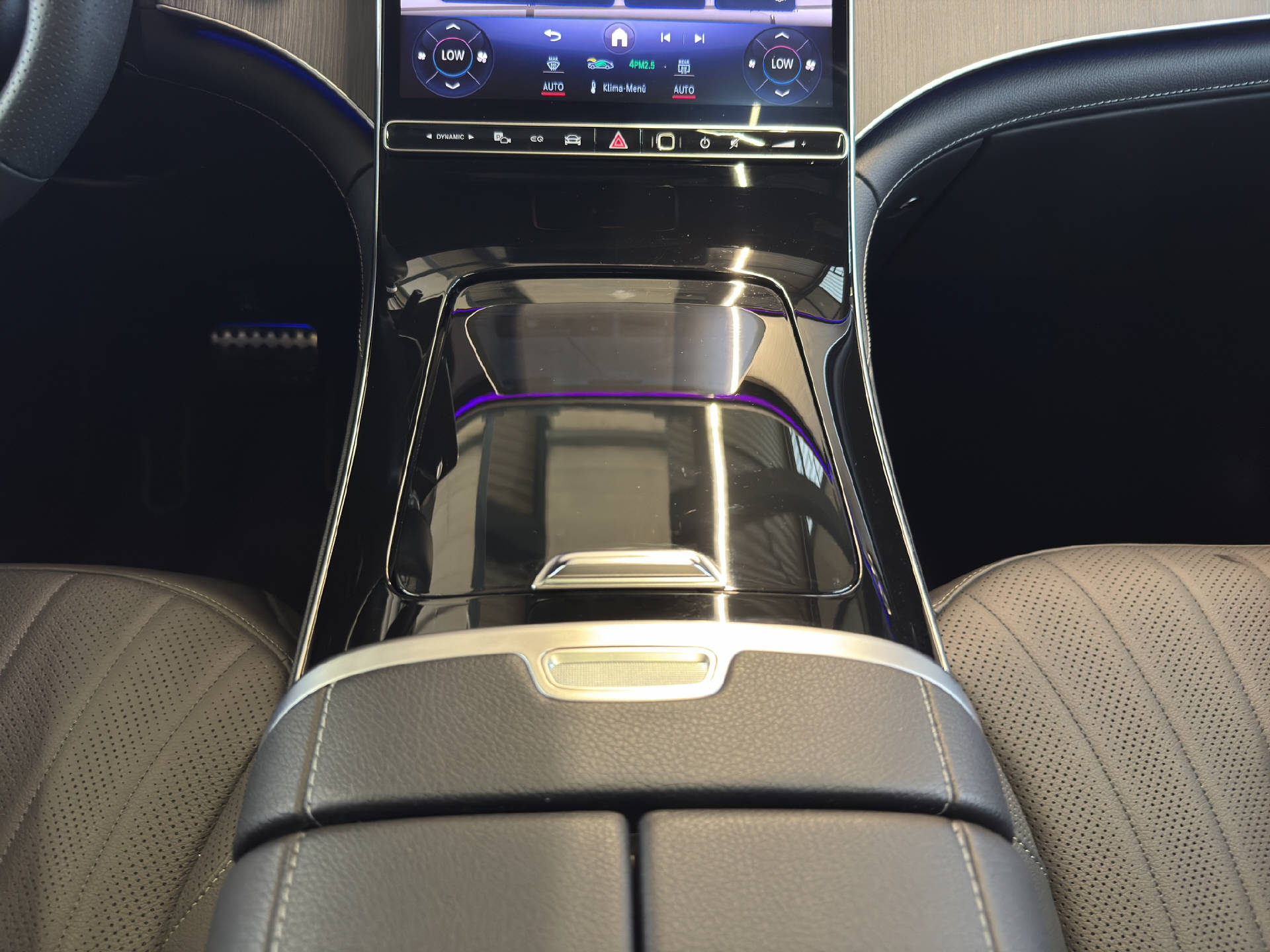 MERCEDES-BENZ EQE 350 SUV Excellence AMG Line-image-10