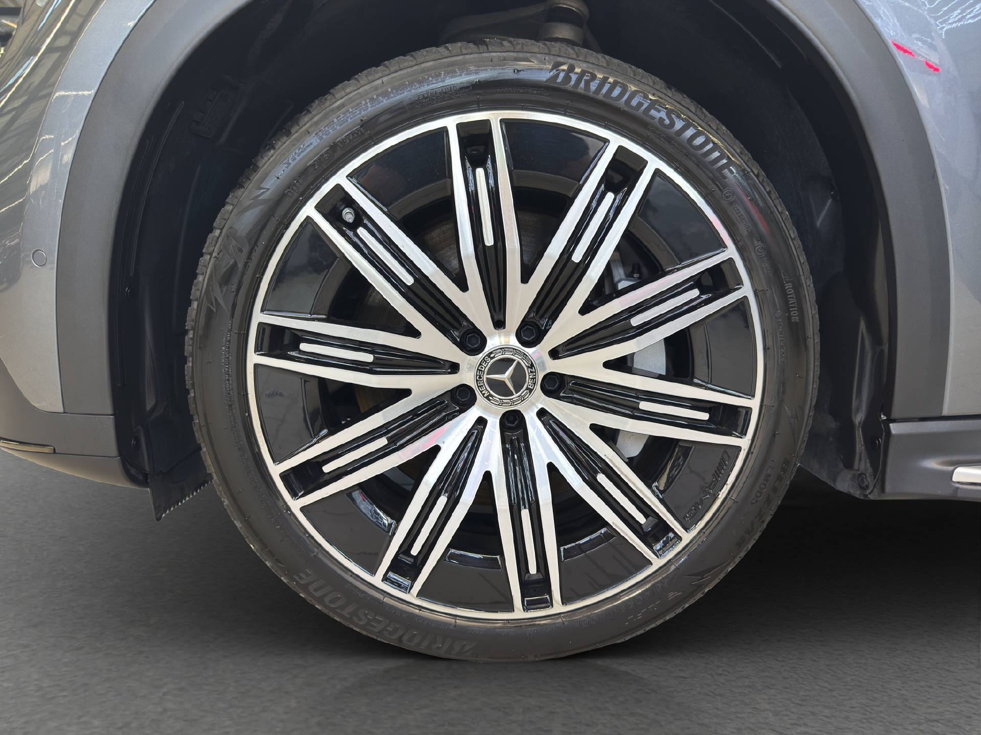 MERCEDES-BENZ EQE 350 SUV Excellence AMG Line-image-5
