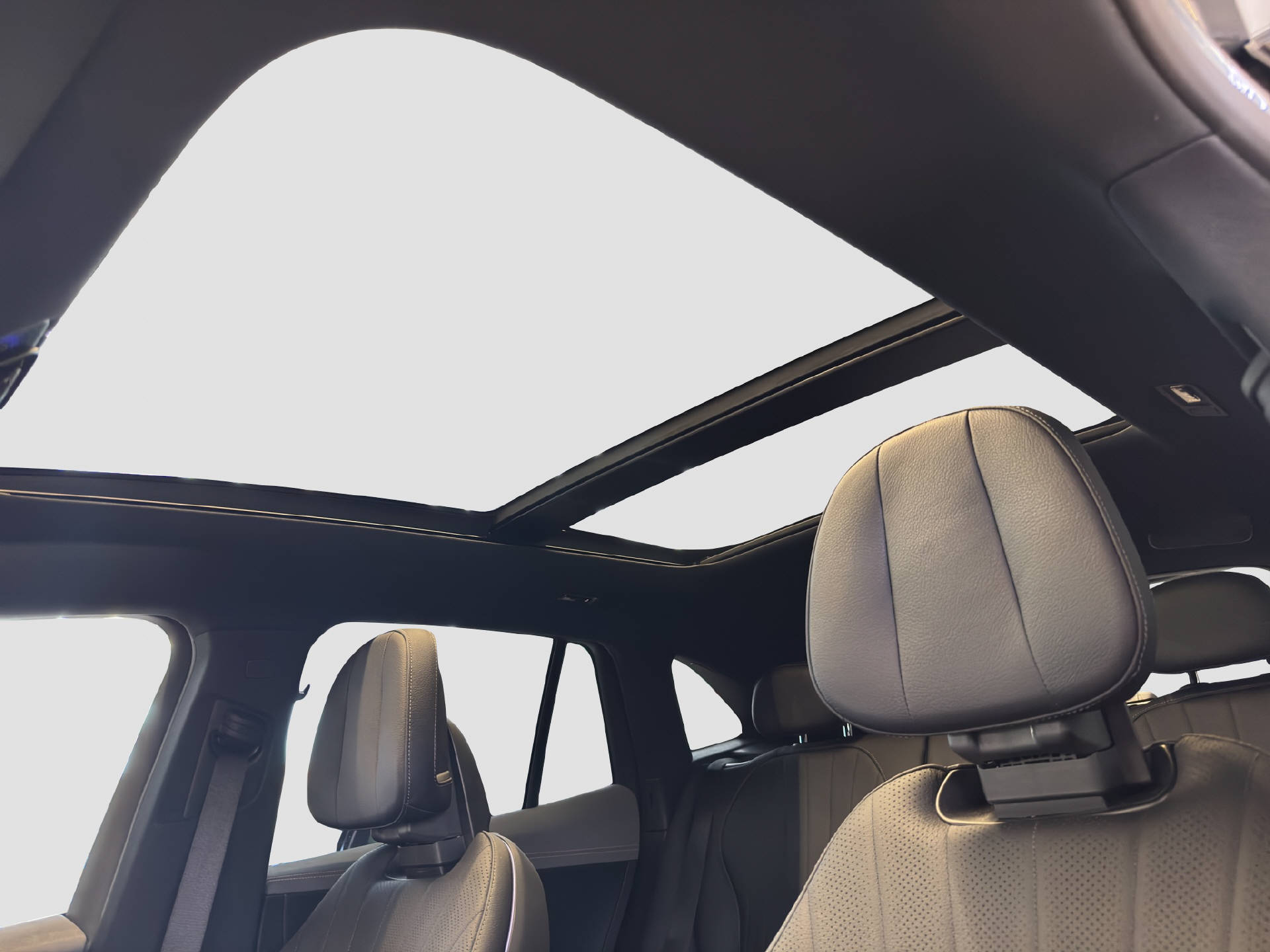 MERCEDES-BENZ EQE 350 SUV Excellence AMG Line-image-11