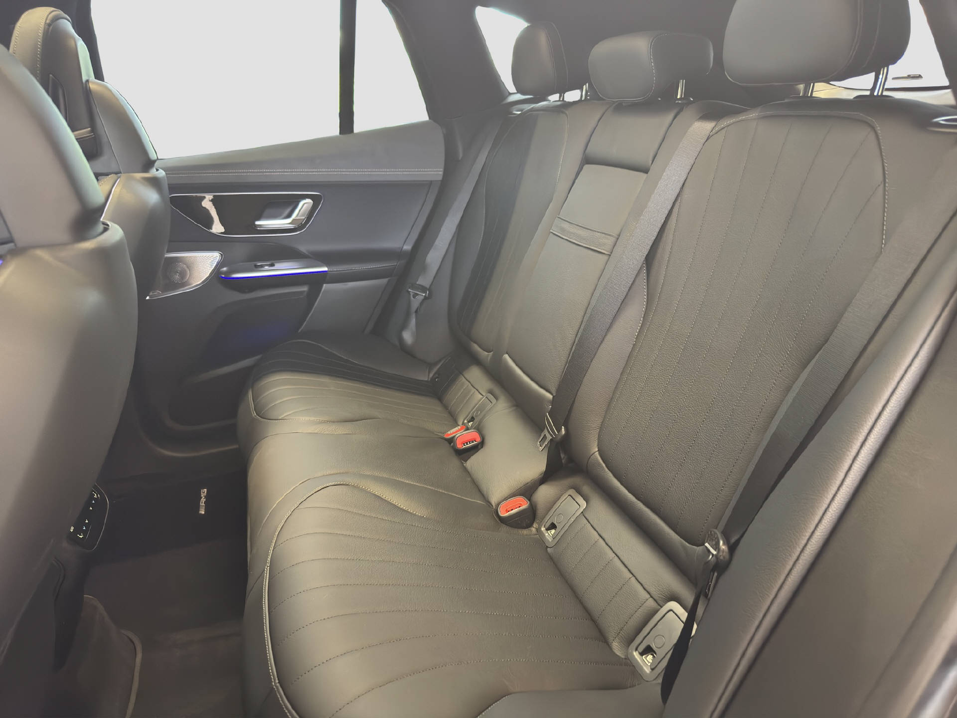 MERCEDES-BENZ EQE 350 SUV Excellence AMG Line-image-13