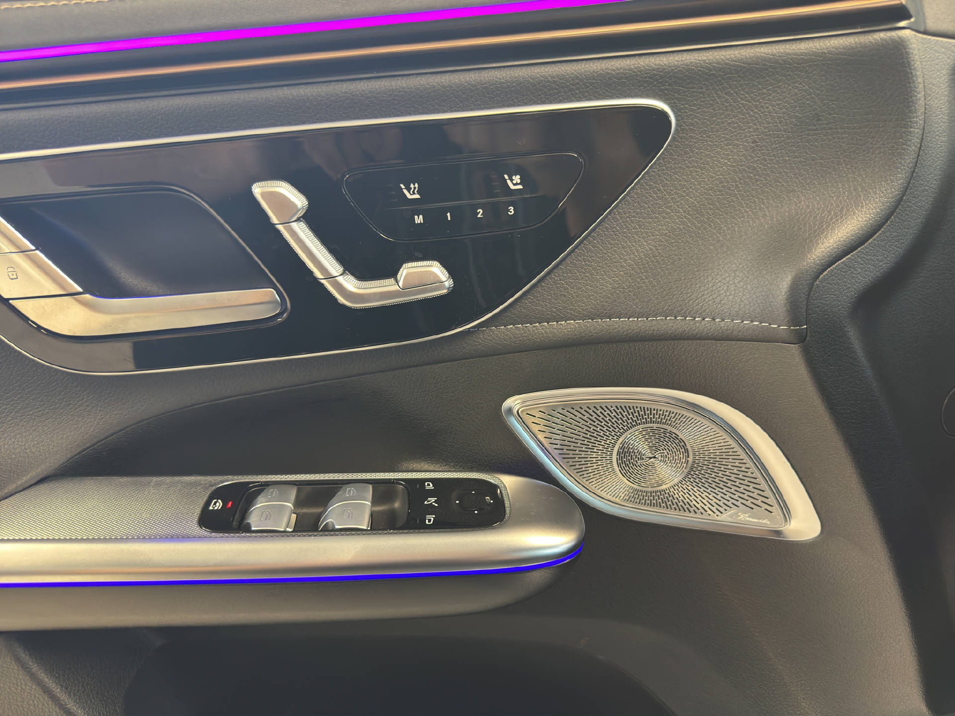 MERCEDES-BENZ EQE 350 SUV Excellence AMG Line-image-12