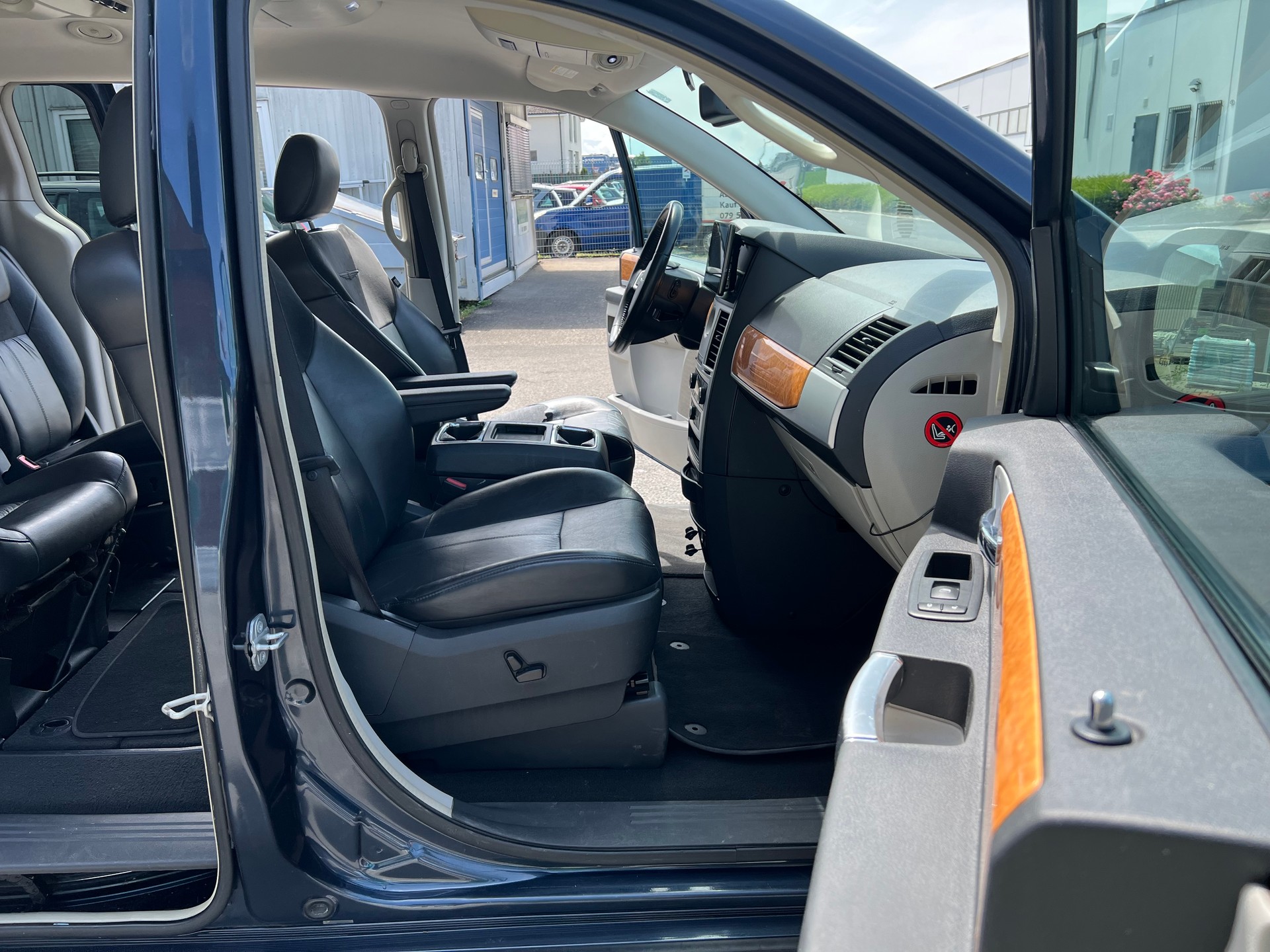 CHRYSLER Grand Voyager 2.8 CRD LX Automatic-image-8